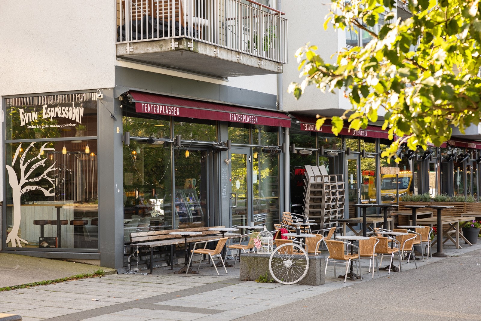 Nærområde: Teaterplassen. Galleribilde