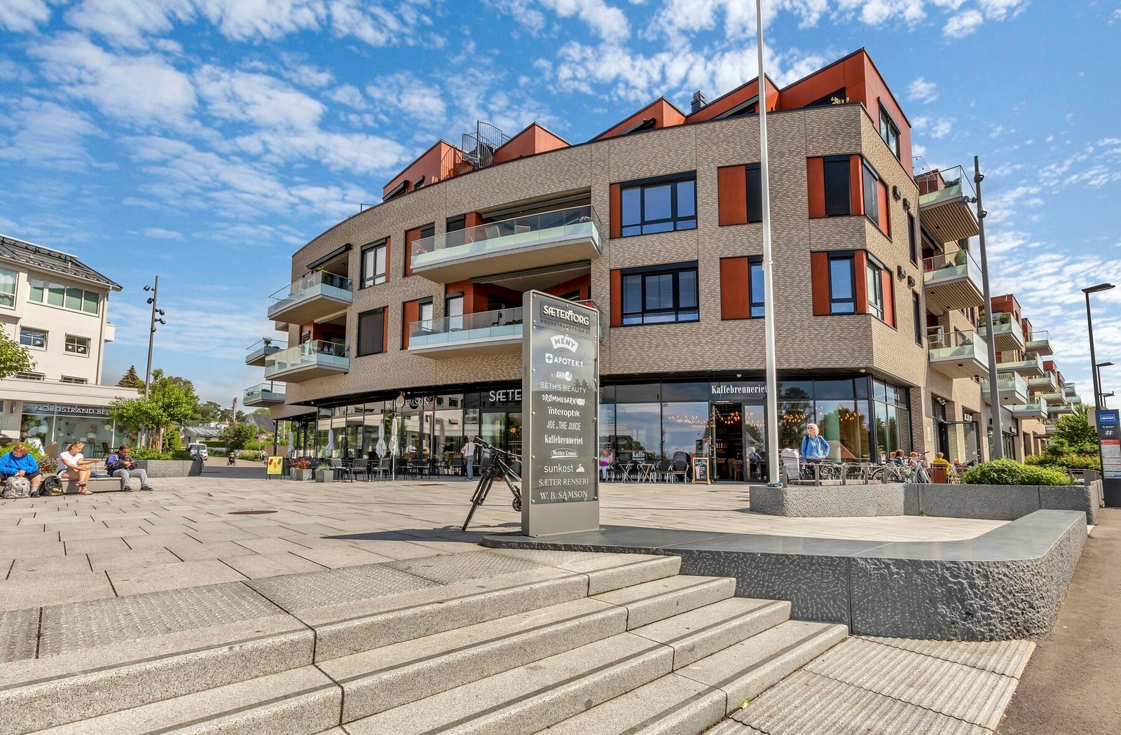 Sæter torg ligger en liten sykkeltur unna leiligheten. Galleribilde