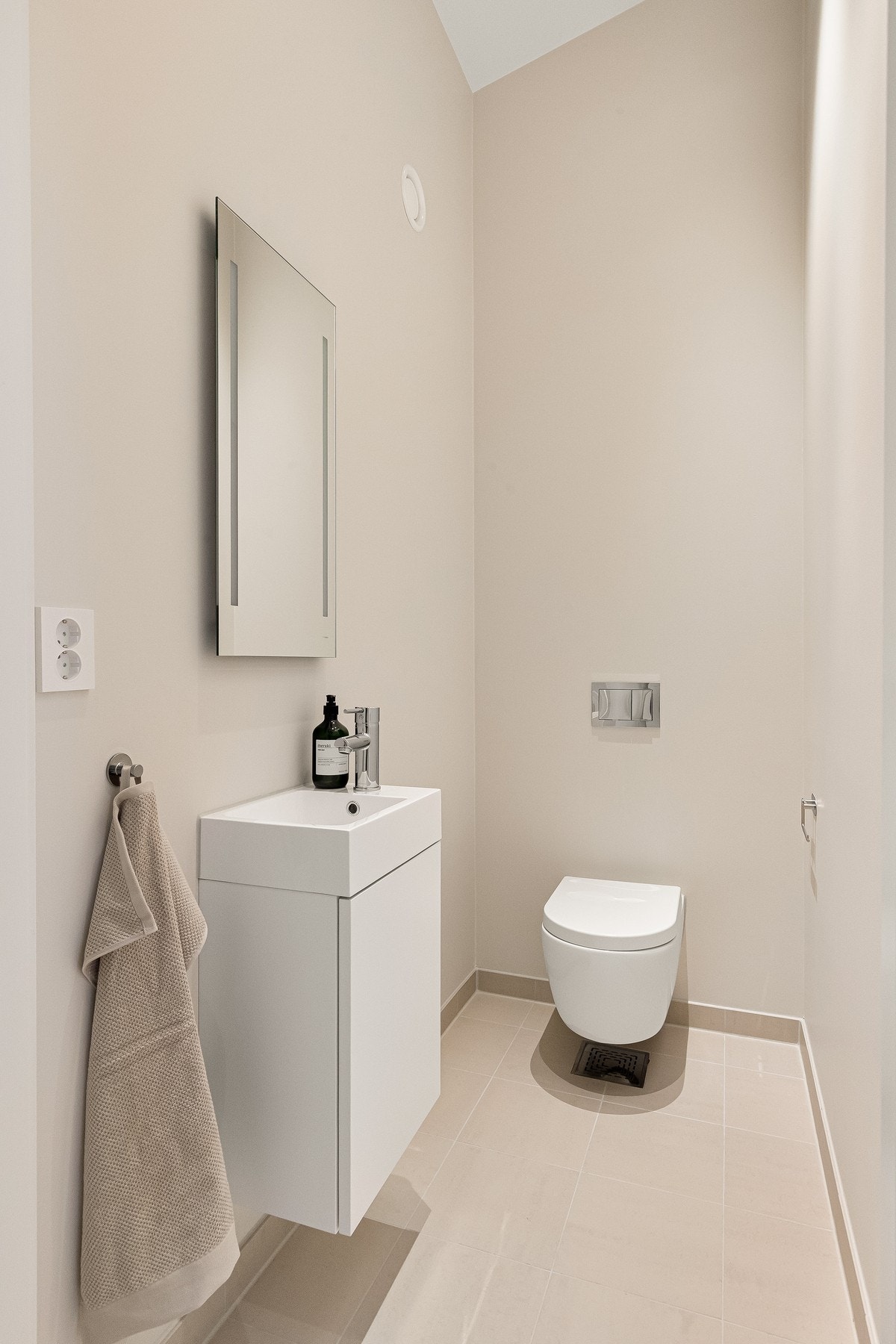 Vegg-i-vegg er det også et eget toalettrom. Galleribilde