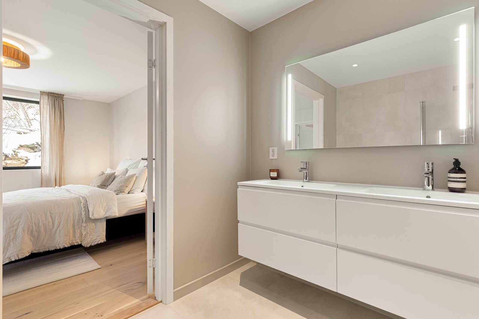 Varmekabler i gulvet. Galleribilde