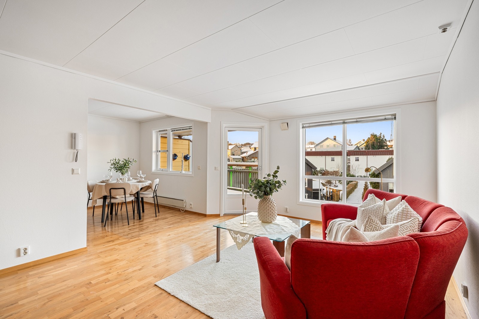 Stuen er lys og romslig. Galleribilde