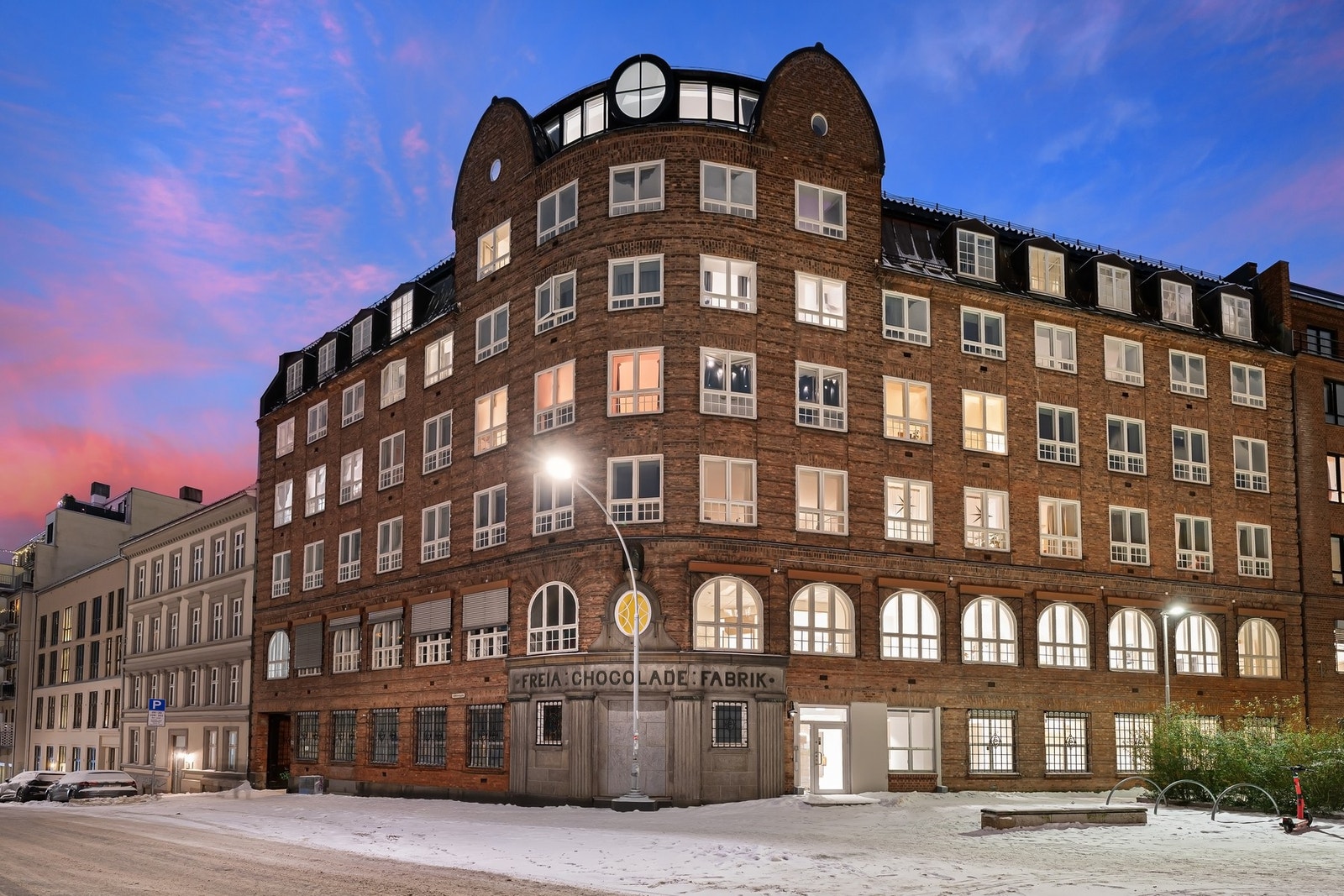 Det er planlagt et nytt EVO treningssenter i nabobygget, det historiske Freiabygget på Rodeløkka, med forventet åpning i 2026. Da kan man nærmest gå tørrskodd til trening - en heistur ned og kun drøye hundre meter å gå via snarvei gjennom bakgården. Galleribilde