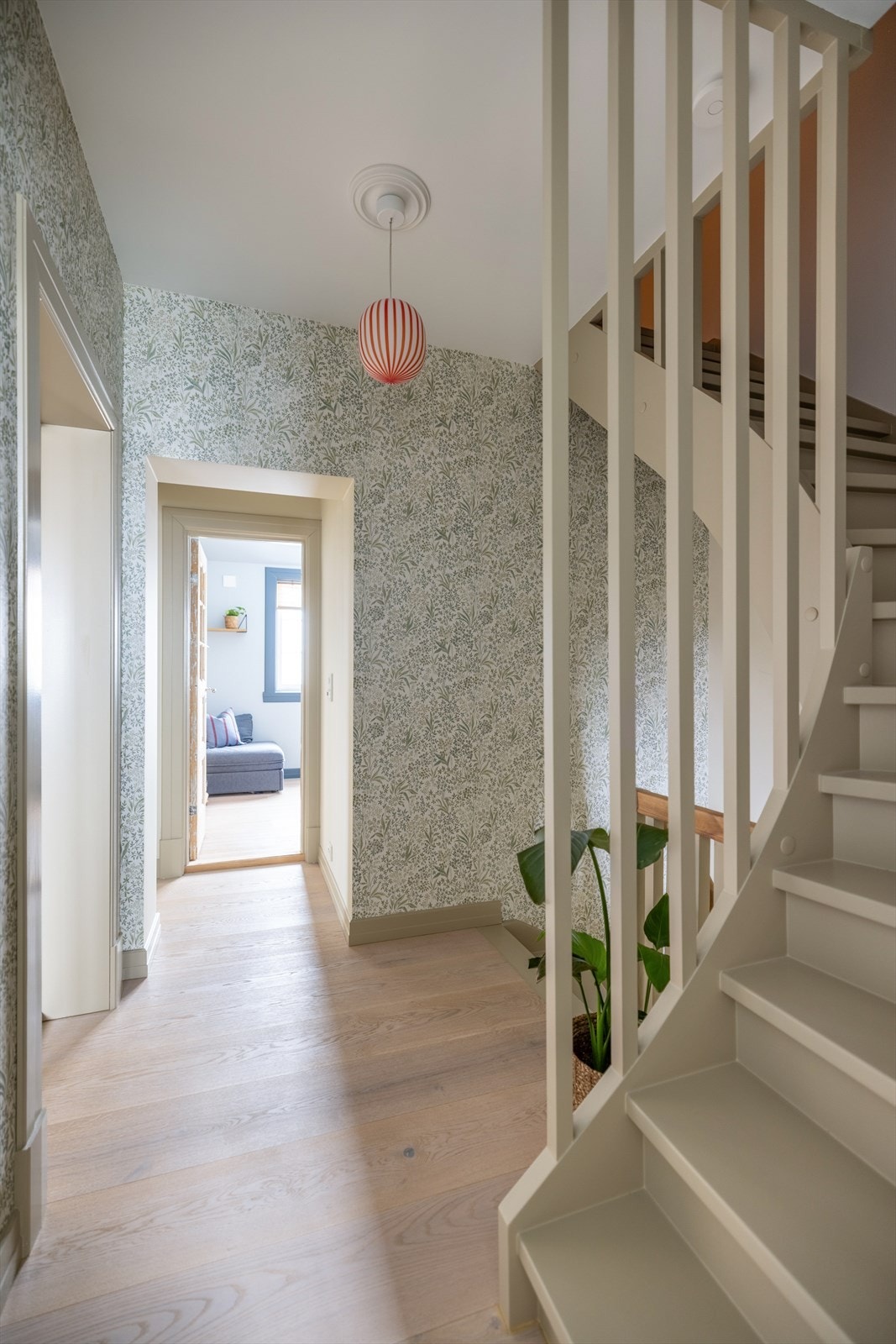 Fra 2. etasje er det adkomst loft. Galleribilde