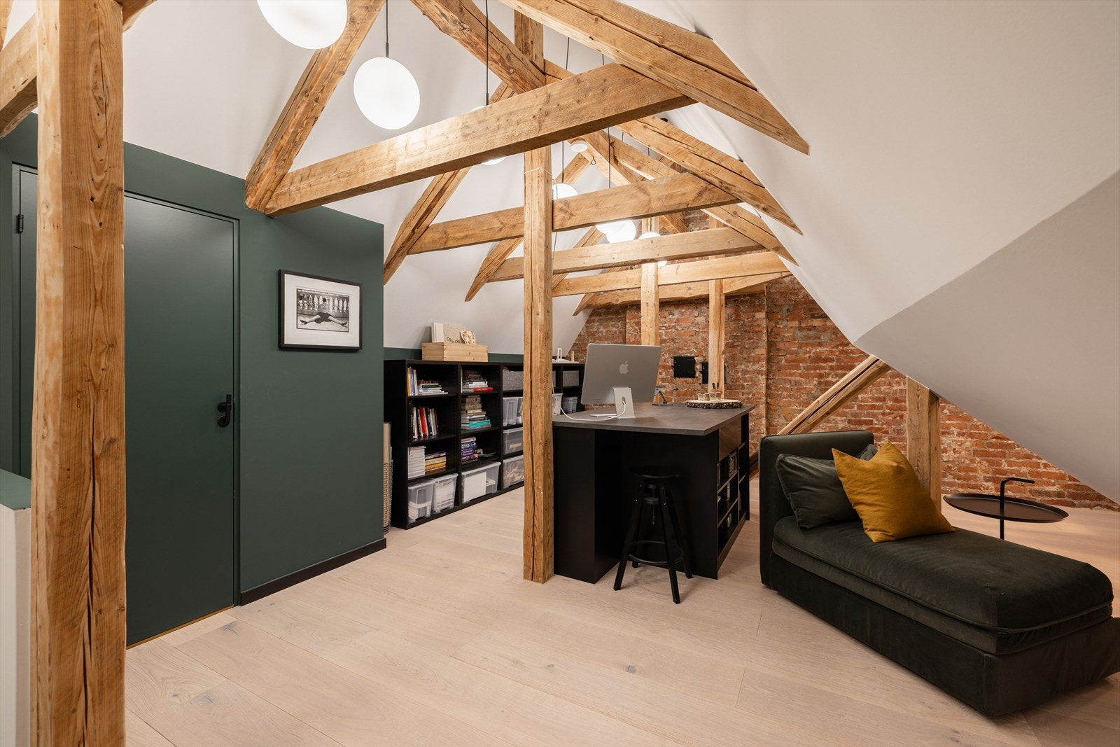 Isolert loft med god plass til diverse lagring. Galleribilde