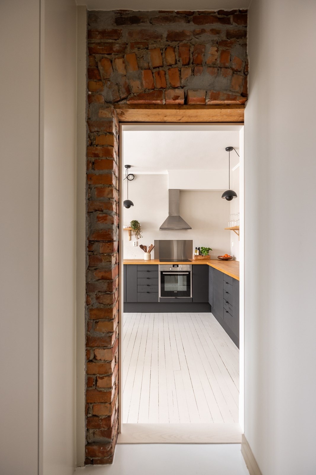 Fra entré er det adkomst til toalettrom, stue og kjøkken. Galleribilde