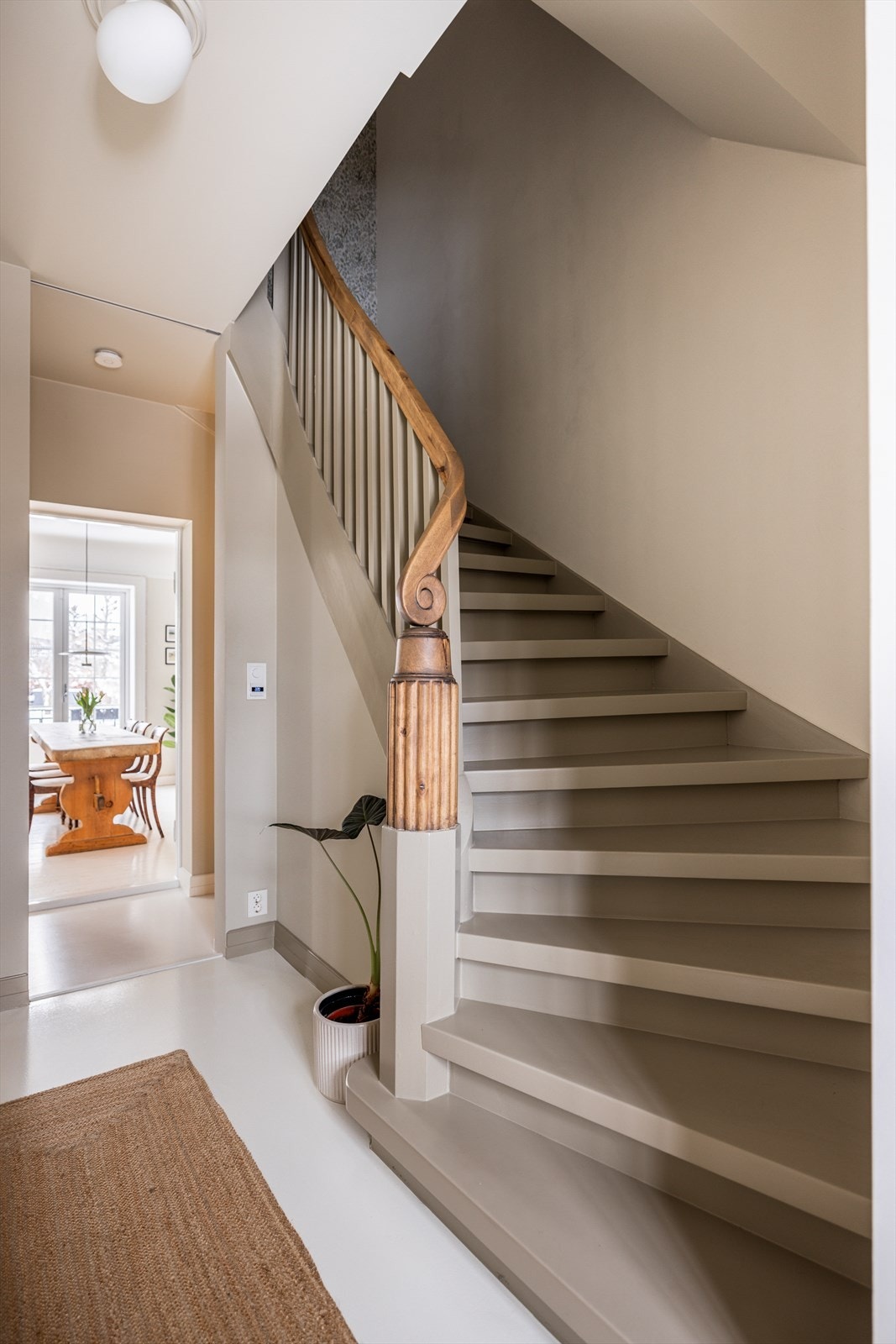 Videre kommer vi opp til 2. etasje hvor vi finner tre soverom og bad. Galleribilde