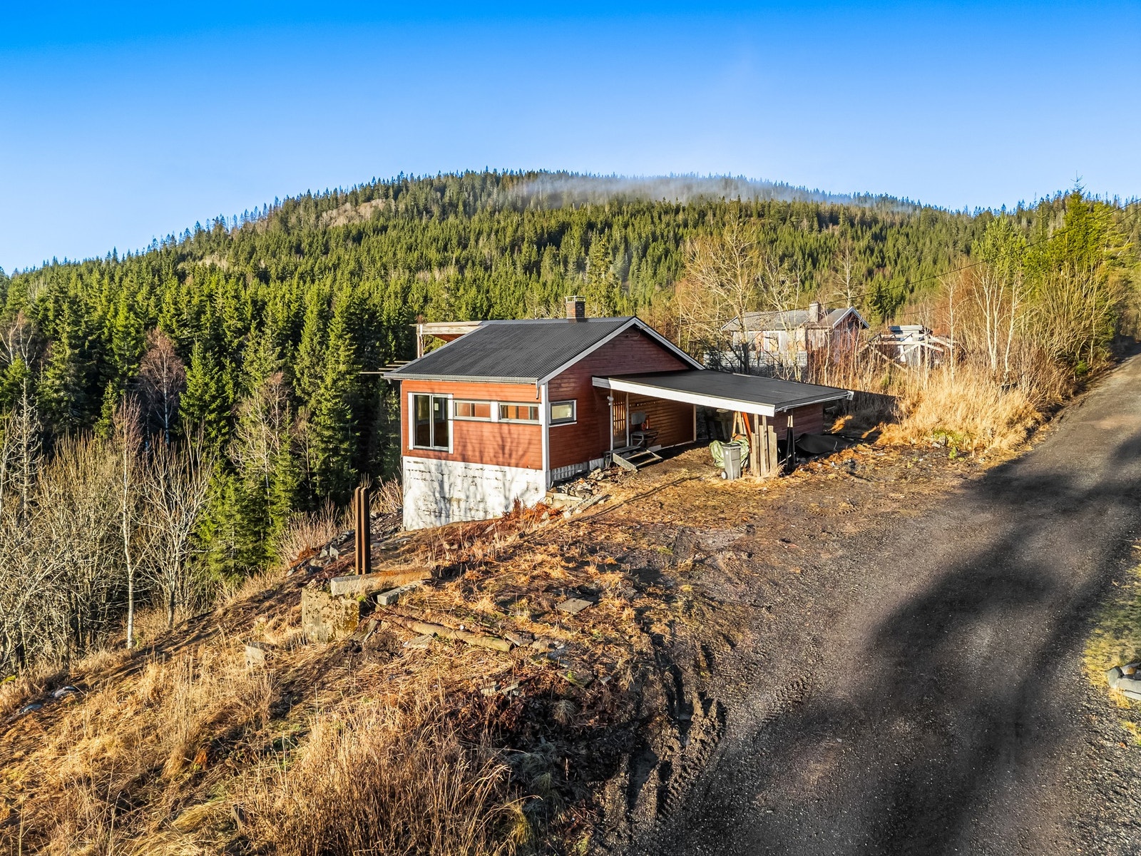 Erik Ilseng v/ Privatmegleren Atrium har gleden av å presentere denne landlige hytten med stor tomt. Galleribilde