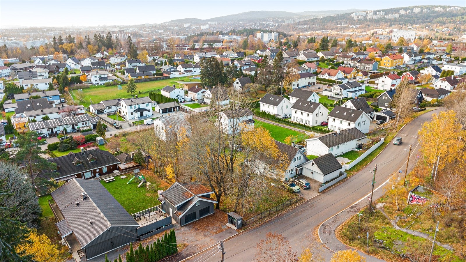For den shoppingglade har man flere store kjøpesentre i nærheten med blant annet Stovner Senter, Metro Senter og Triaden Galleribilde