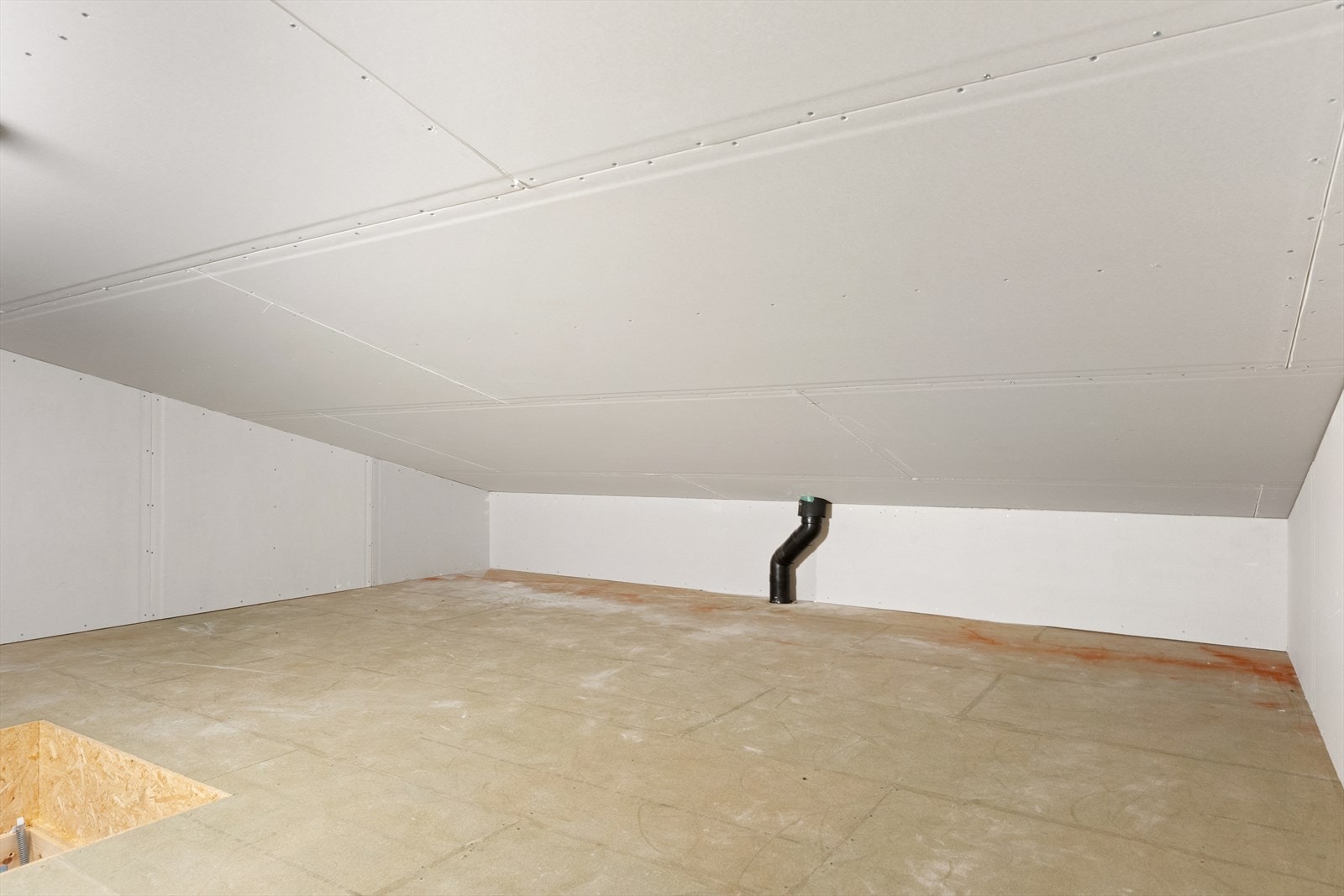 Loft med lagringsplass. Galleribilde