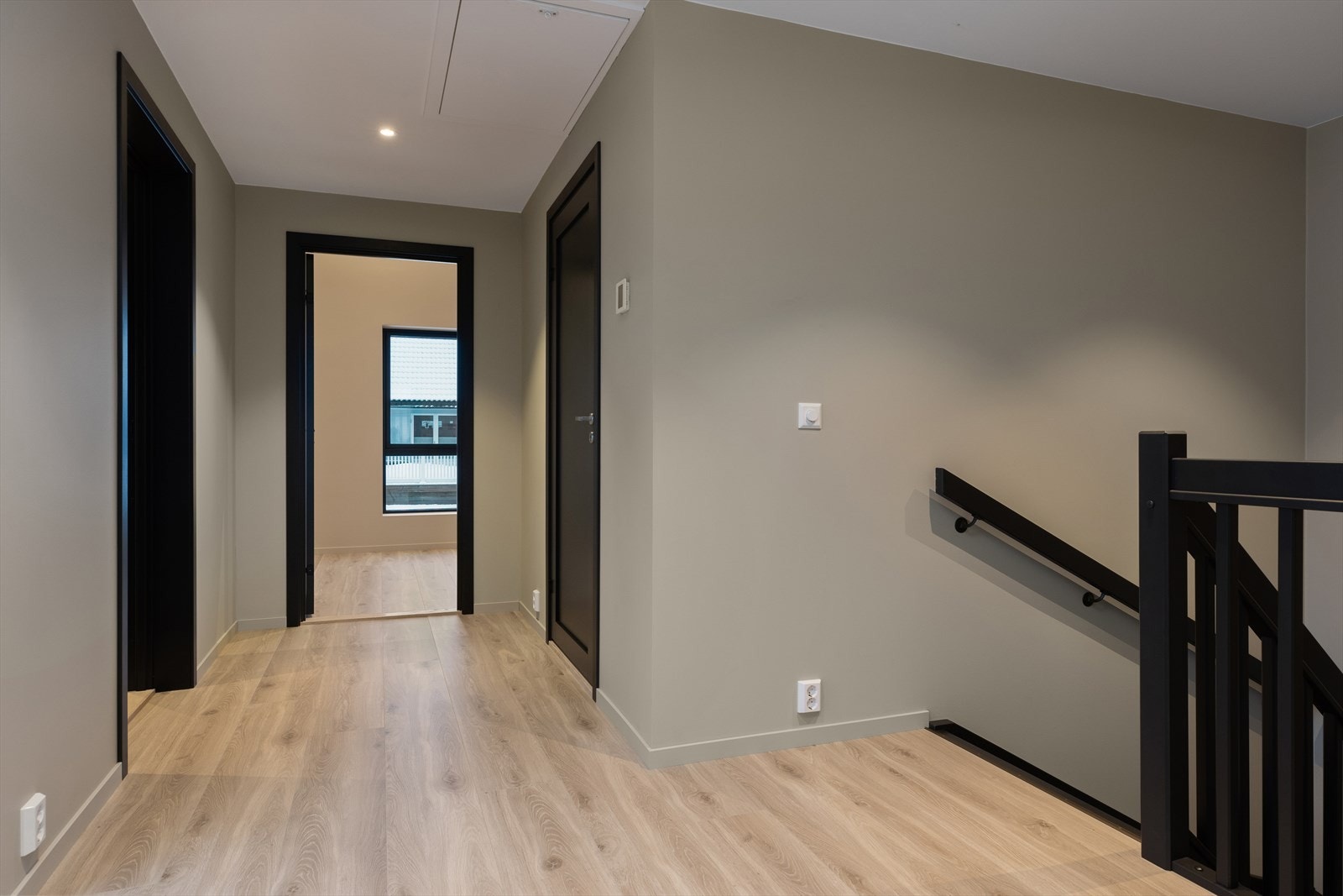 Trapperom 2. etg. Adkomst til praktisk lagringsloft. Galleribilde