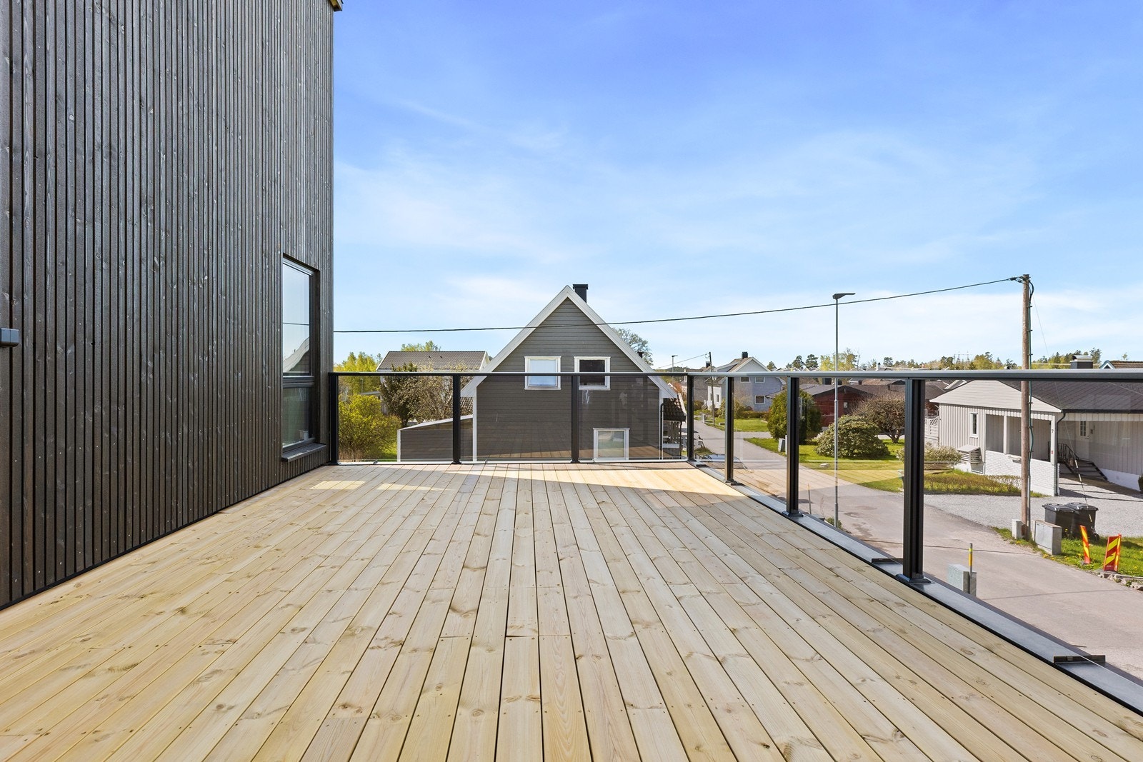 Veranda 2. etg. Kveldssol. Bilde fra Engv. 10. Galleribilde