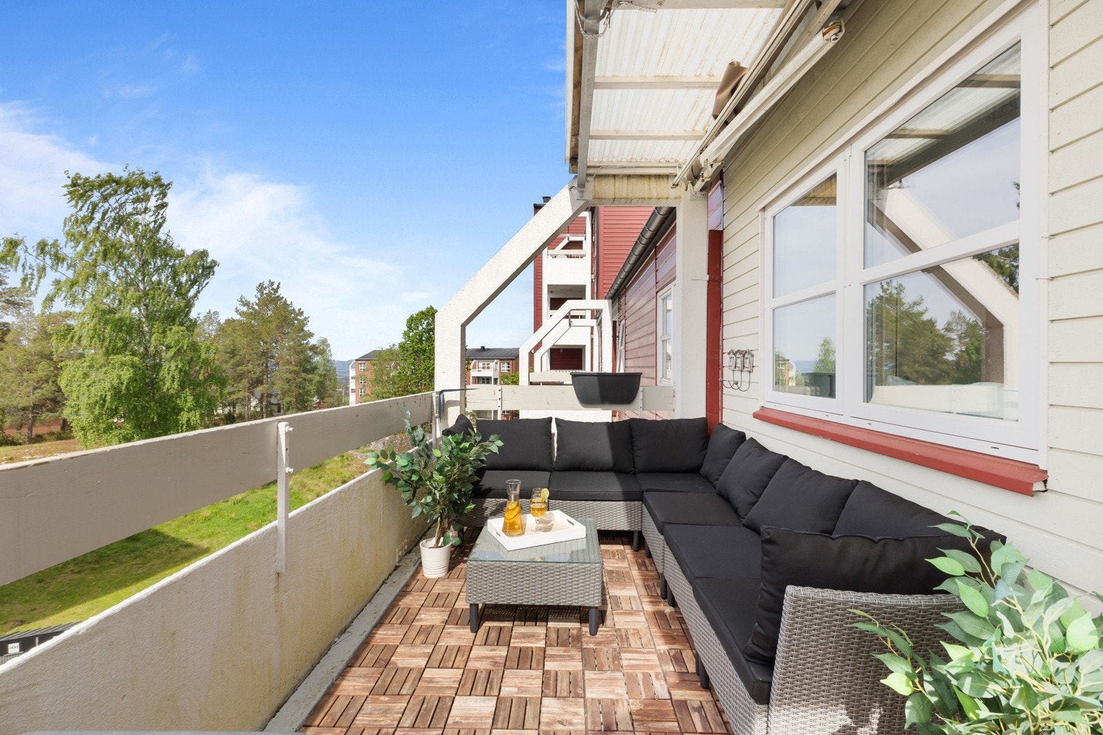 Sydvestvendt balkong på 9 kvm. Galleribilde