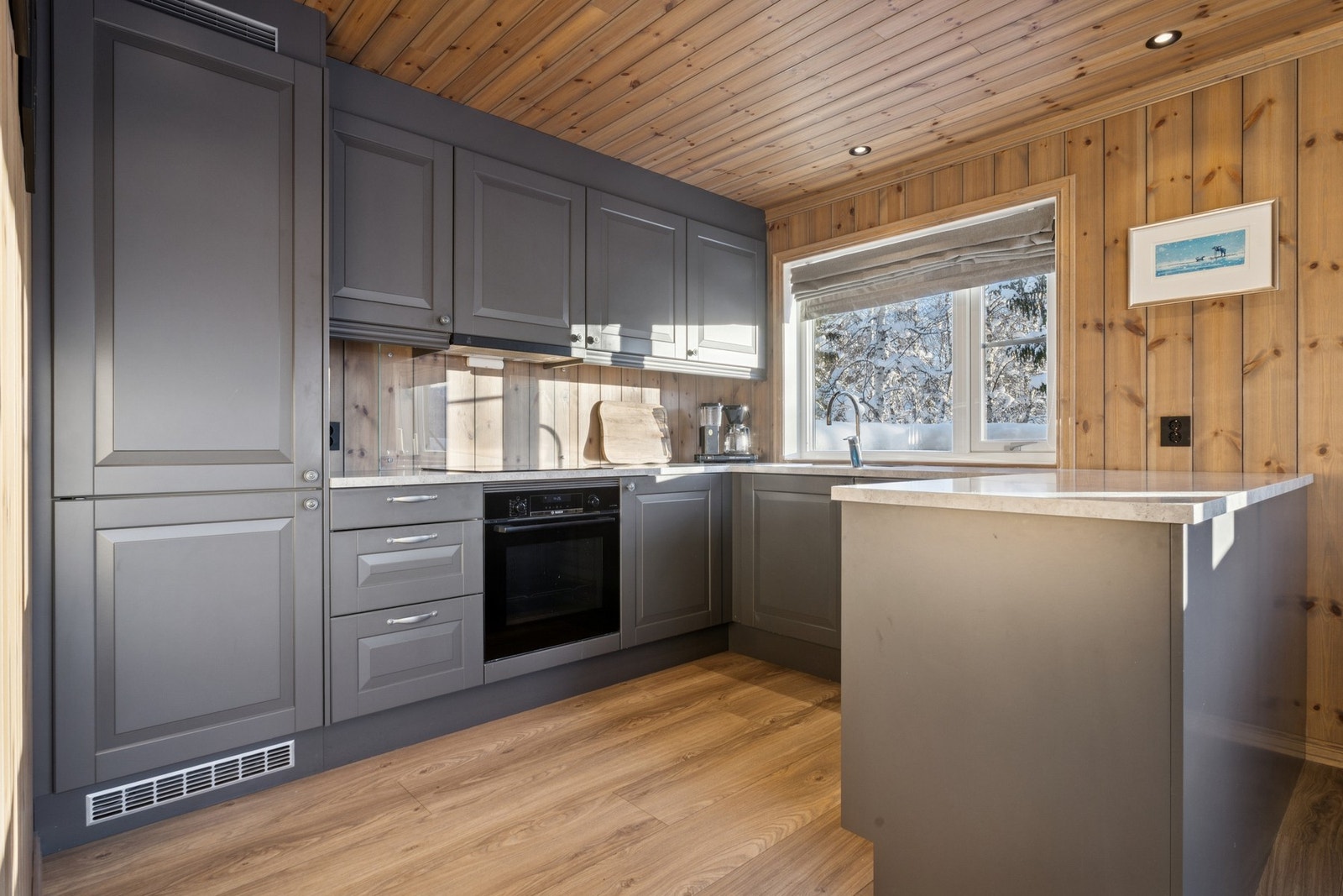 Svært flott og delikat Sigdal kjøkken som inneholder alt man måtte trenge. Galleribilde