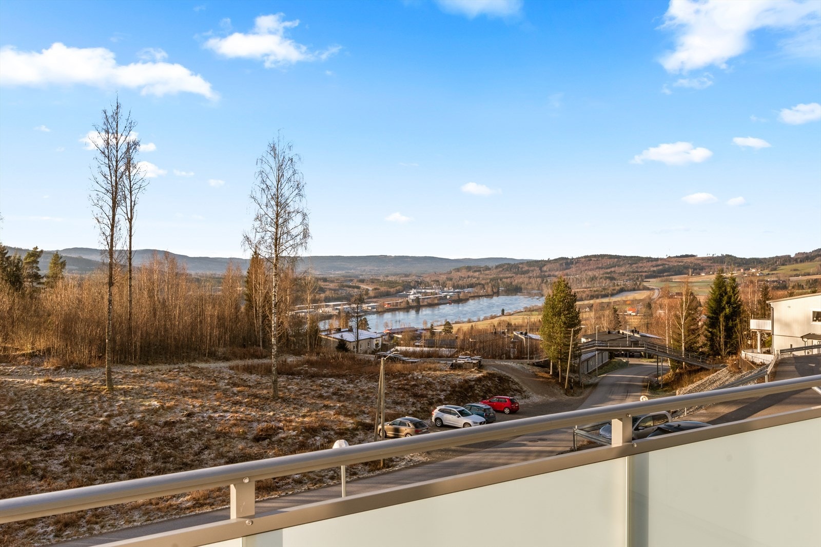 Vinterstid er det skiløyper i skogkanten rett nedenfor leiligheten. Galleribilde