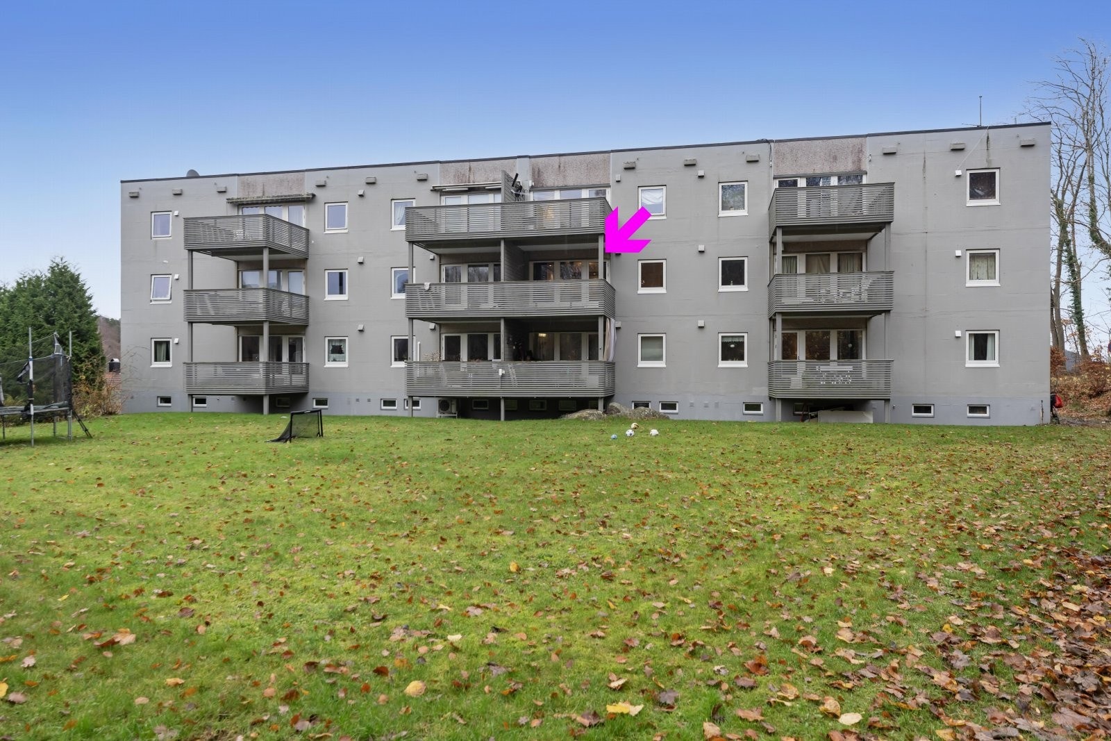 Velkommen til Oksevollen 23! Praktisk selveierleilighet med stor, vestvendt balkong. Galleribilde