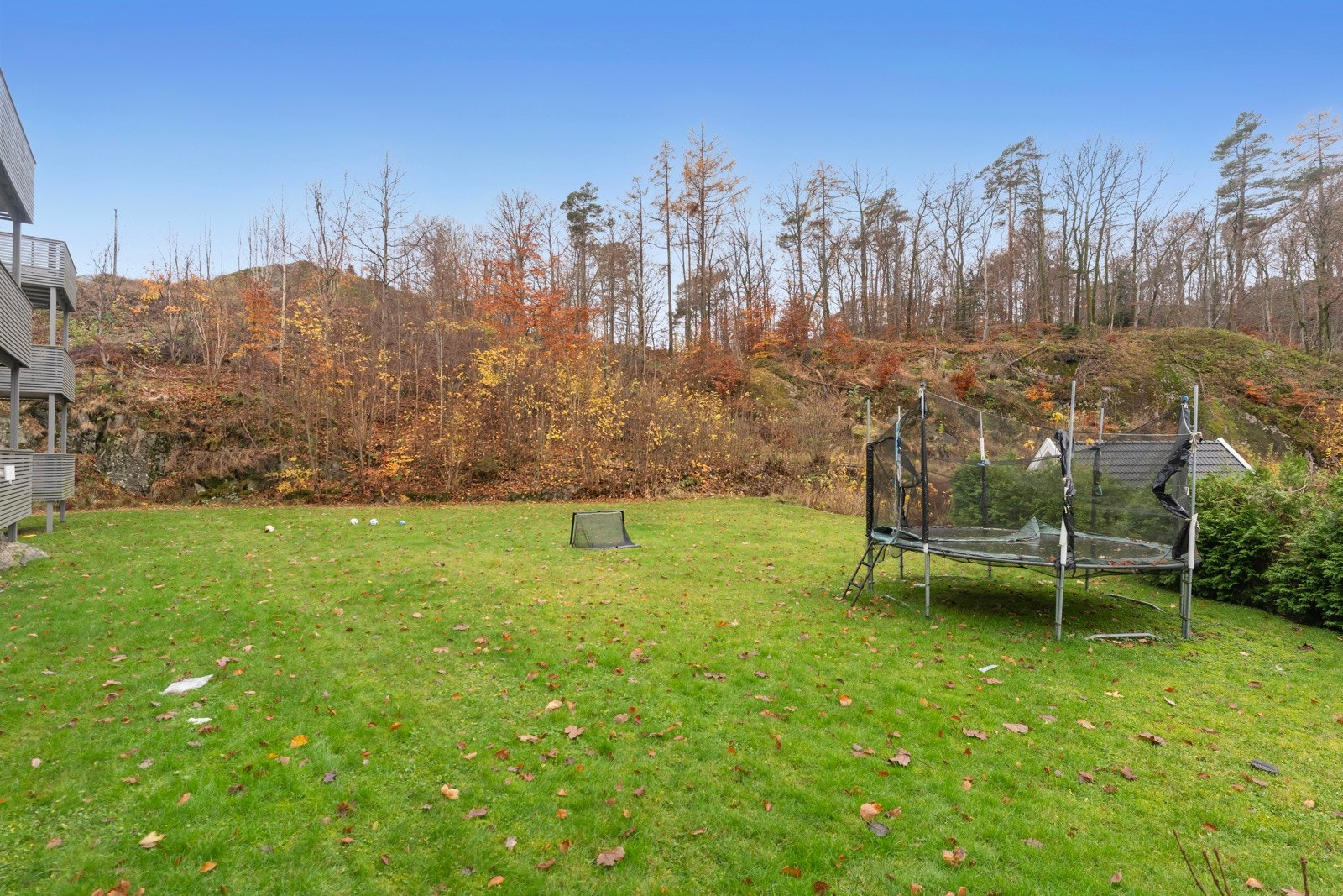 Nærmeste nabo er friområde og flott natur. Galleribilde