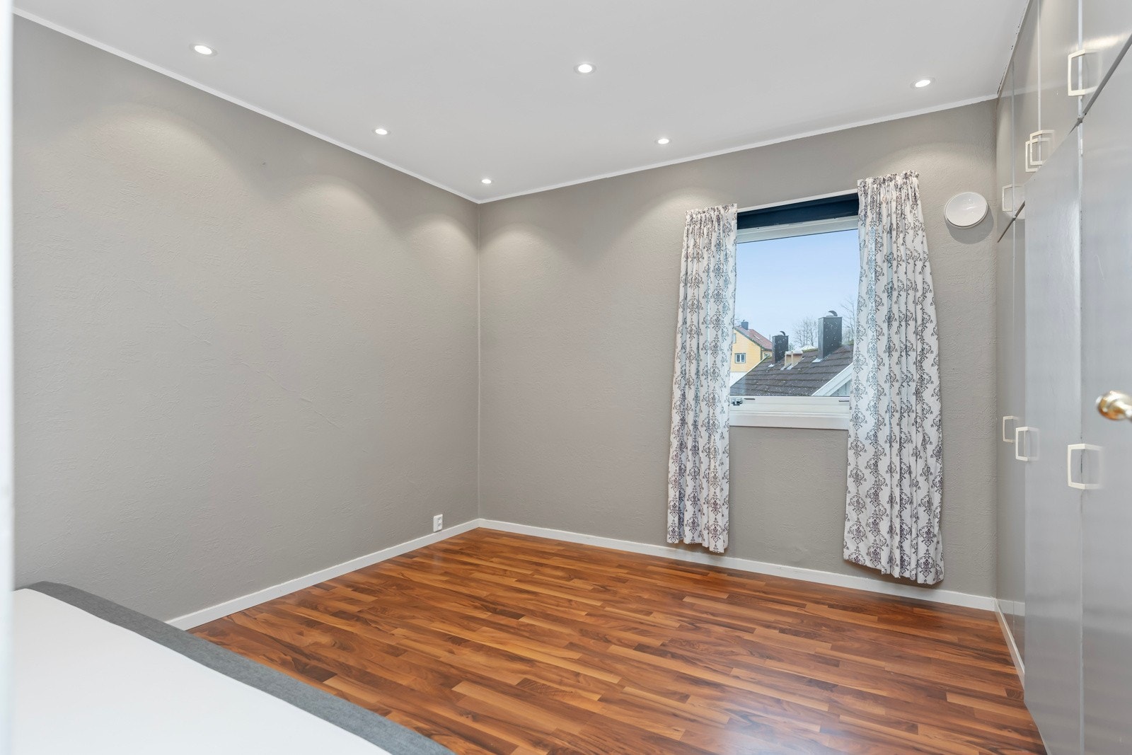 Hovedsoverommet er av en god størrelse med plass til dobbeltseng. Galleribilde