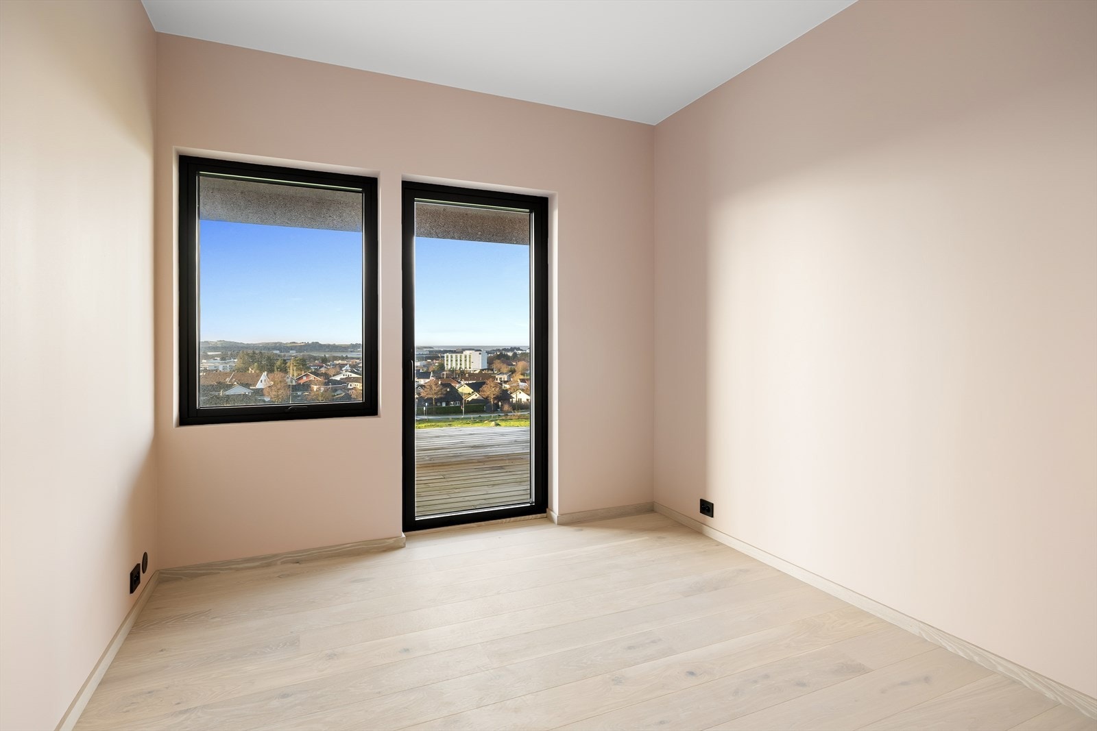 Soverom nr. 5 har utgang til terrasse. Galleribilde