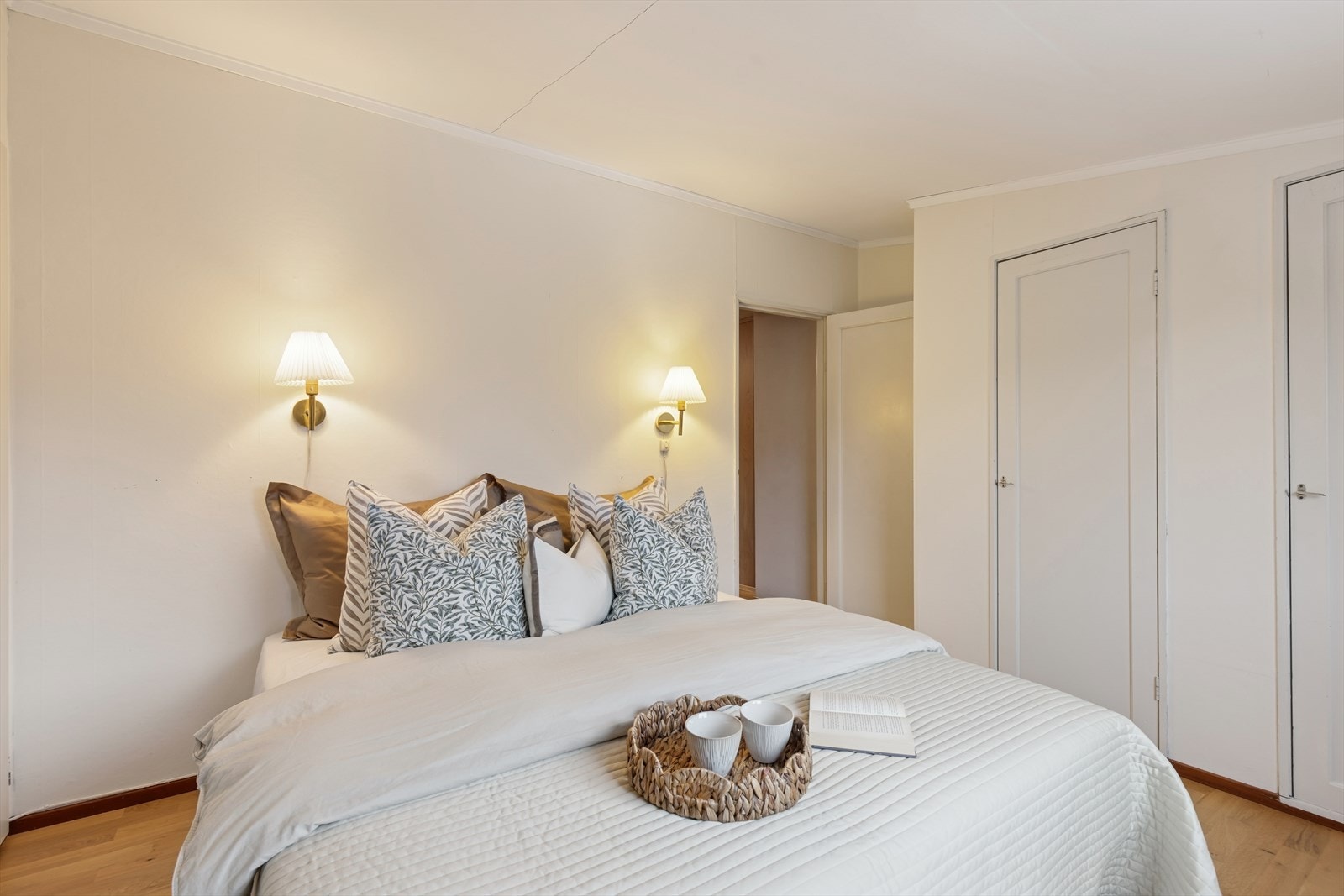 Dette er hovedsoverommet som har god plass til stor dobbeltseng. Galleribilde