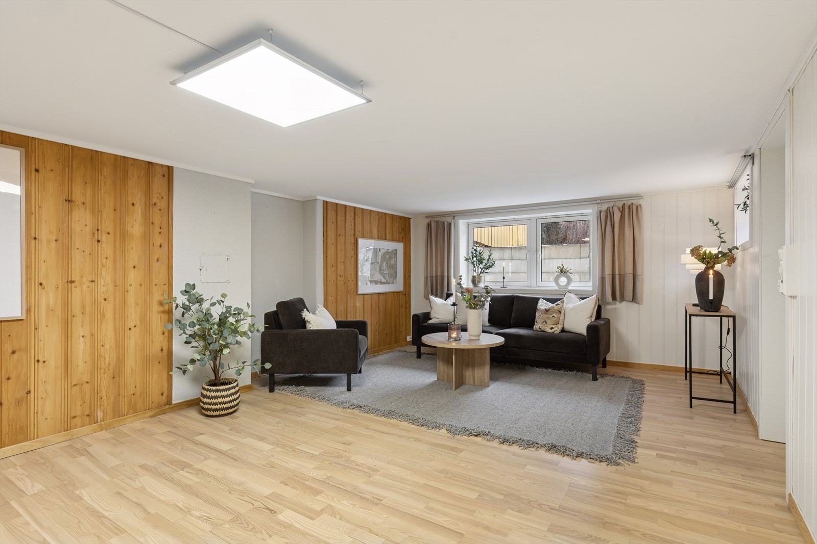 I kjelleren har boligen en stor og lys kjellerstue. Galleribilde
