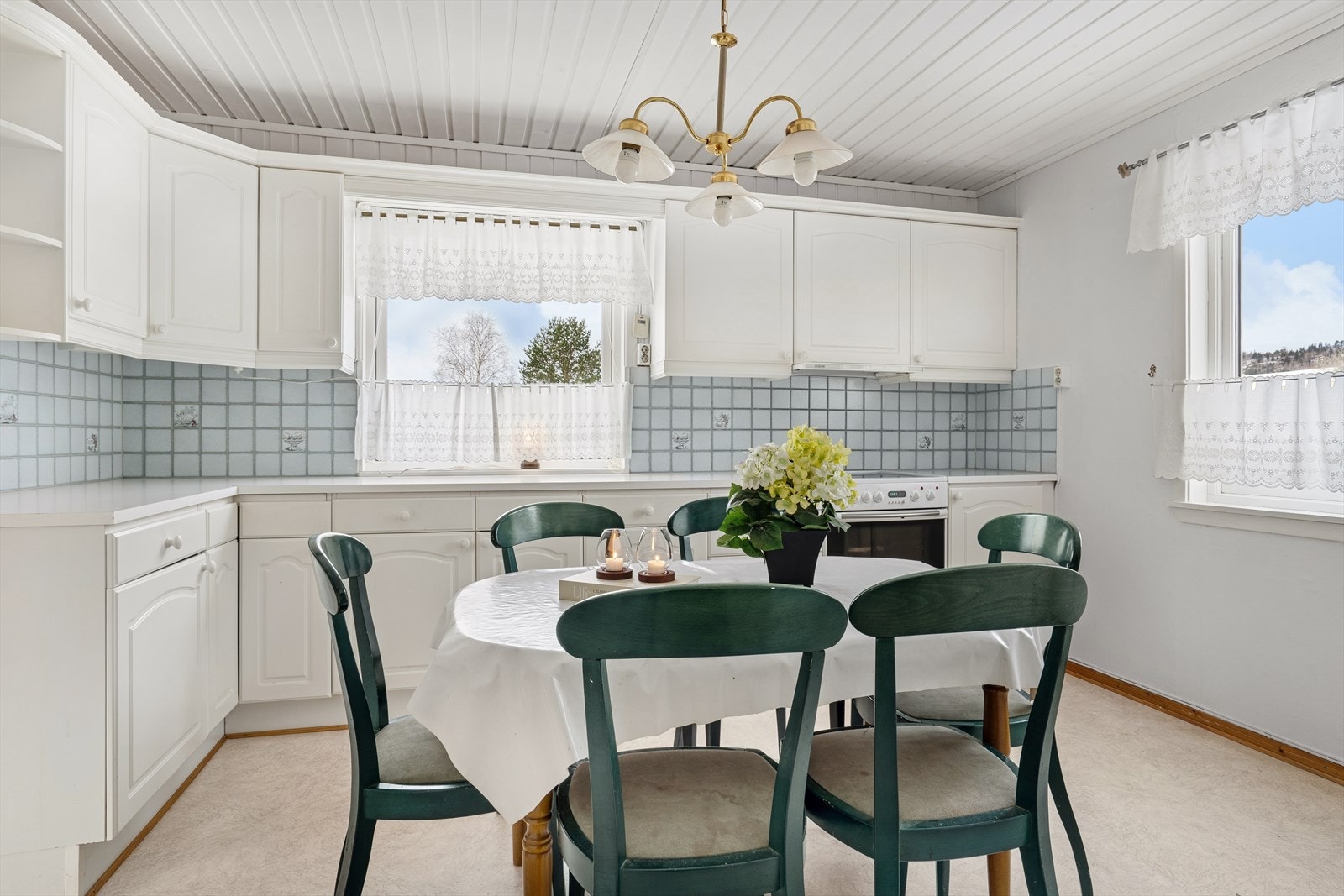 Kjøkkenet måler omtrent 14,5 kvm. Galleribilde