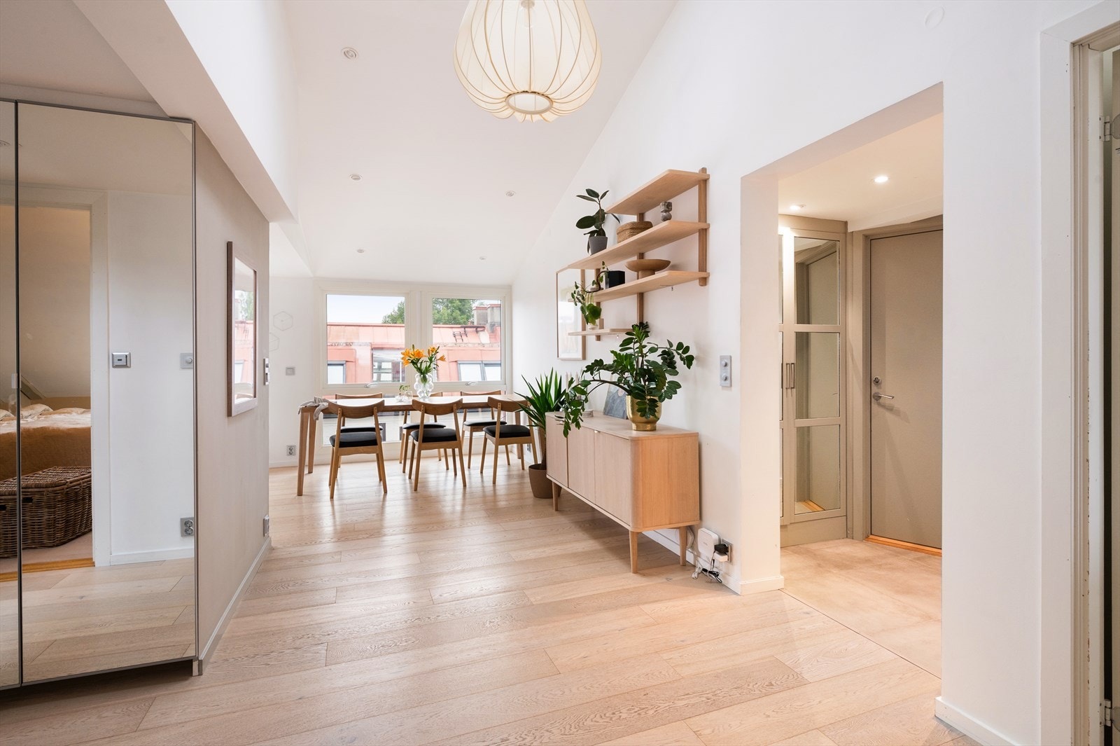 Varmekabler i gulv i alle rom bortsett fra soverom 3. Galleribilde