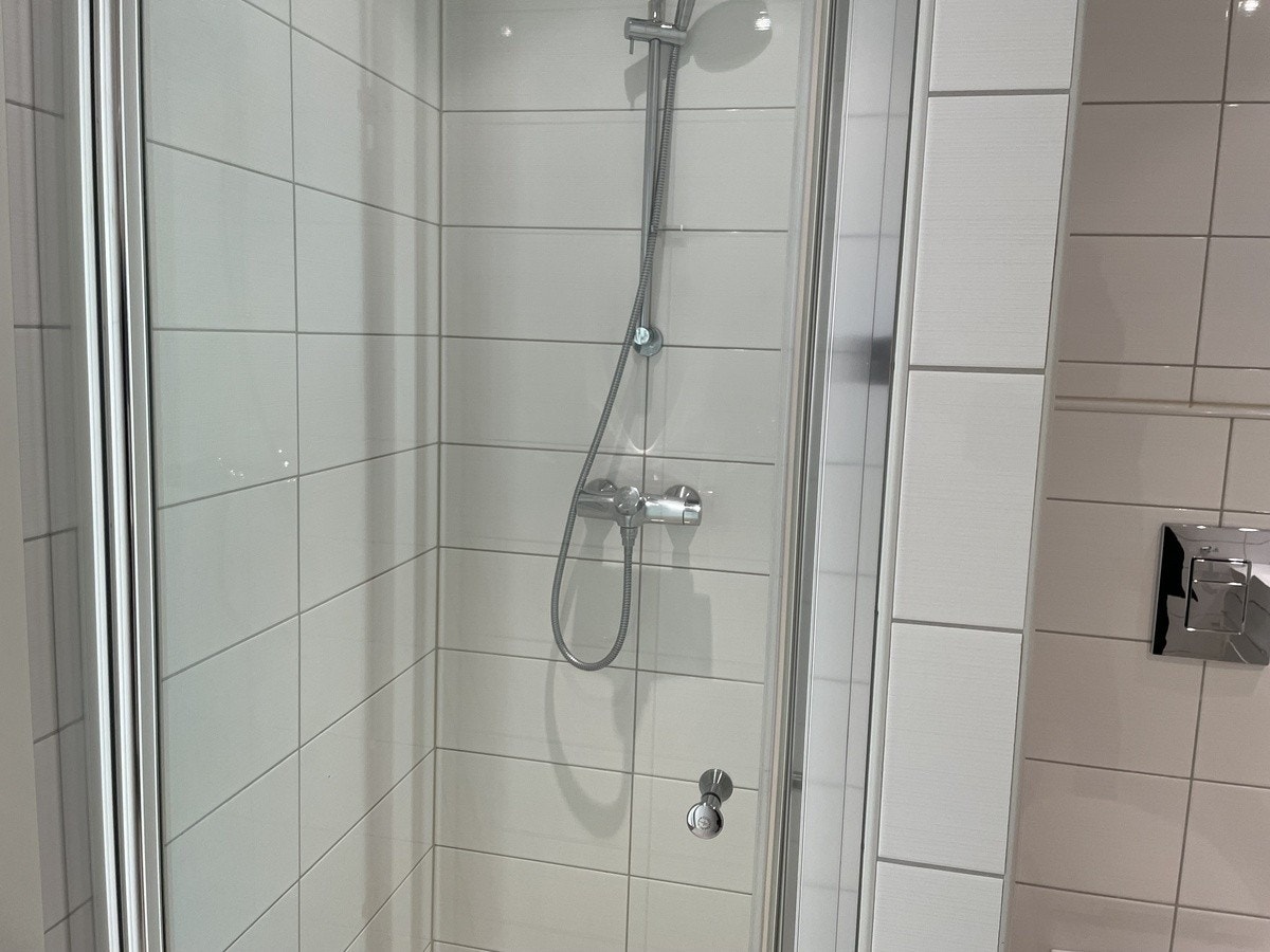 Romslig dusj Galleribilde