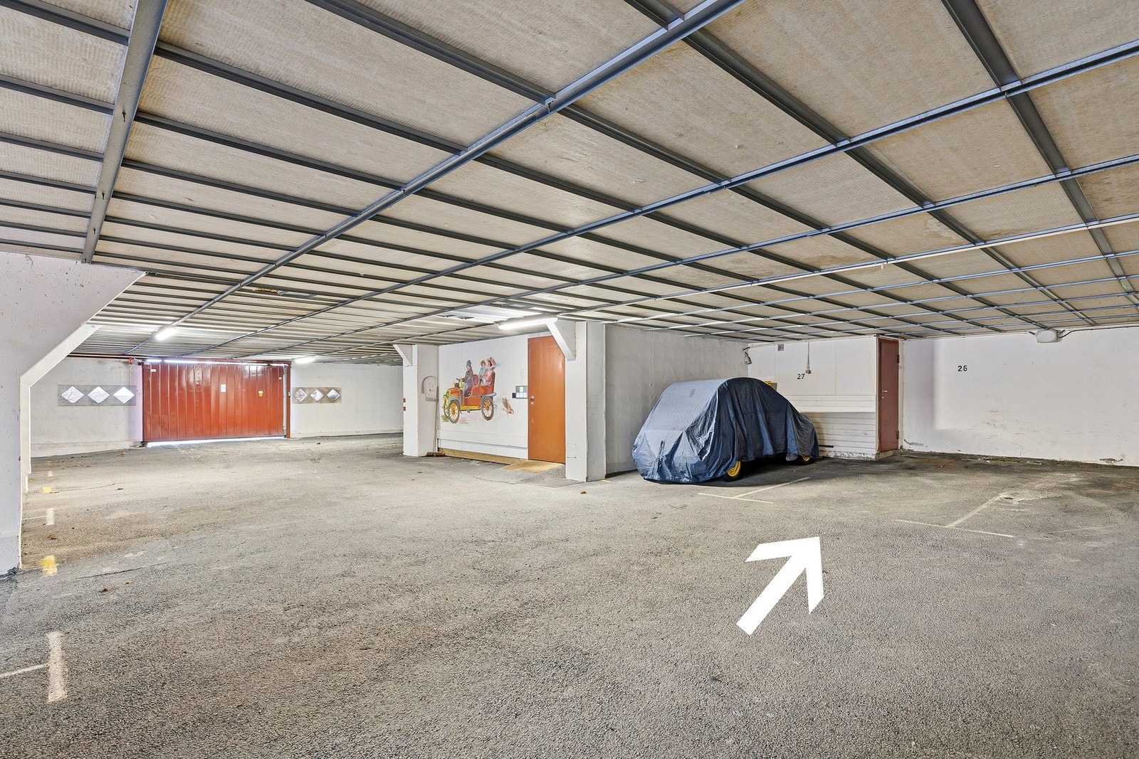 Med boligen følger biloppstillingsplass nr. 26 i felles garasjeanlegg. Anlegget er klargjort for installasjon av elbil lader Galleribilde