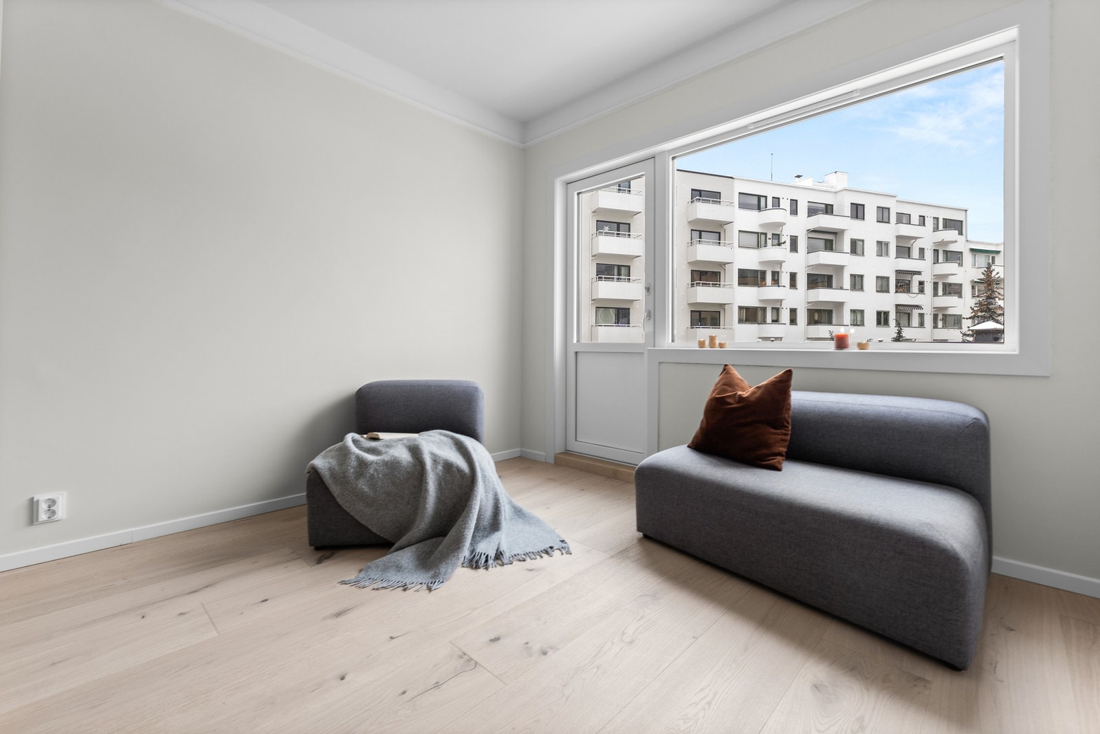 Leiligheten er sparklet og malt opp i moderne farger. Alle vinduer er nye årskifte 2025/2026. Galleribilde