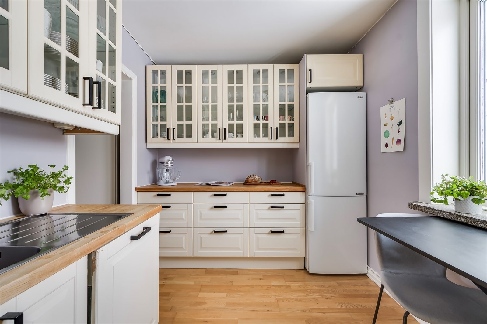 Her får du god skap og benkeplass. Galleribilde