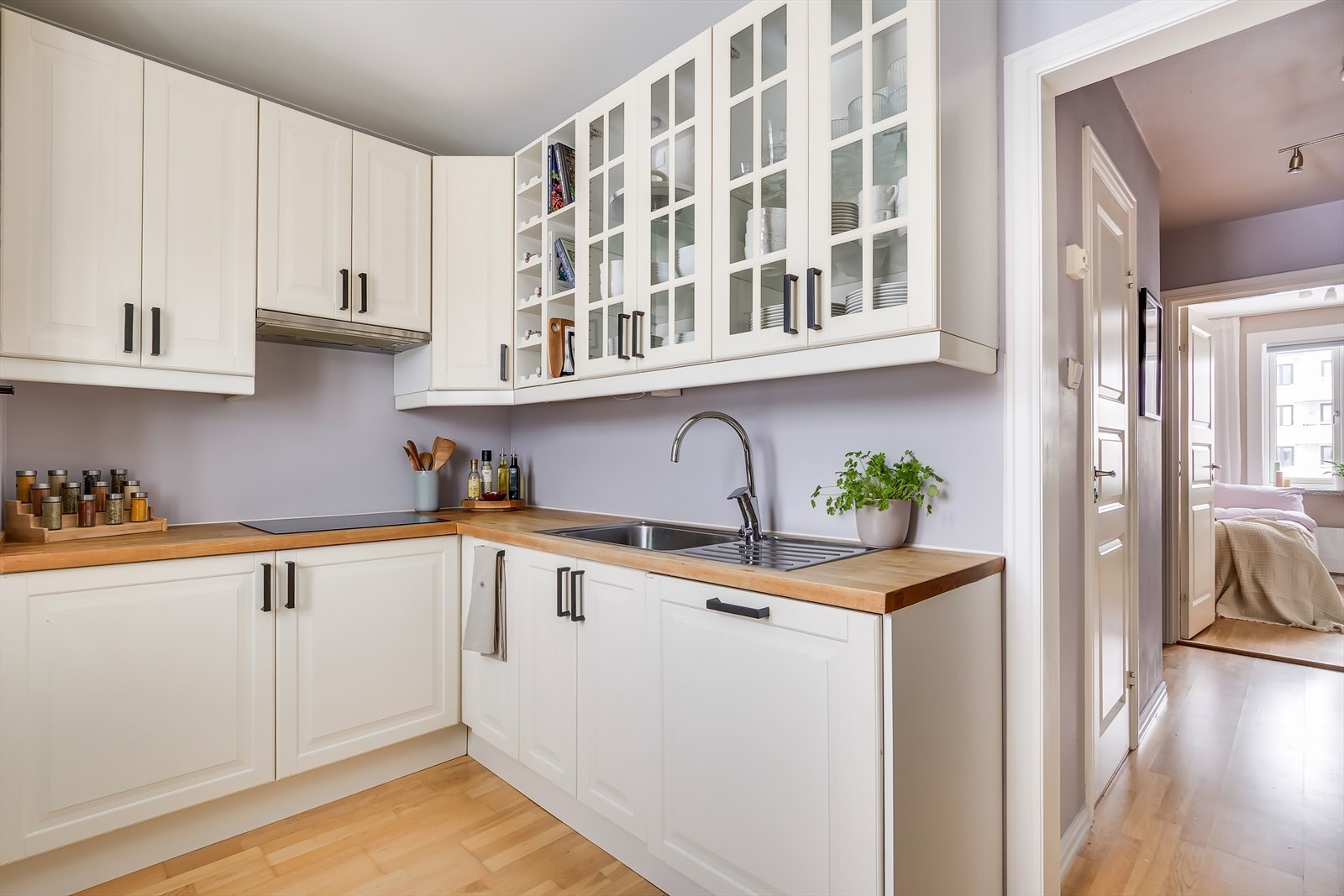 Integrert oppvaskmaskin, micro og stekeovn. Galleribilde