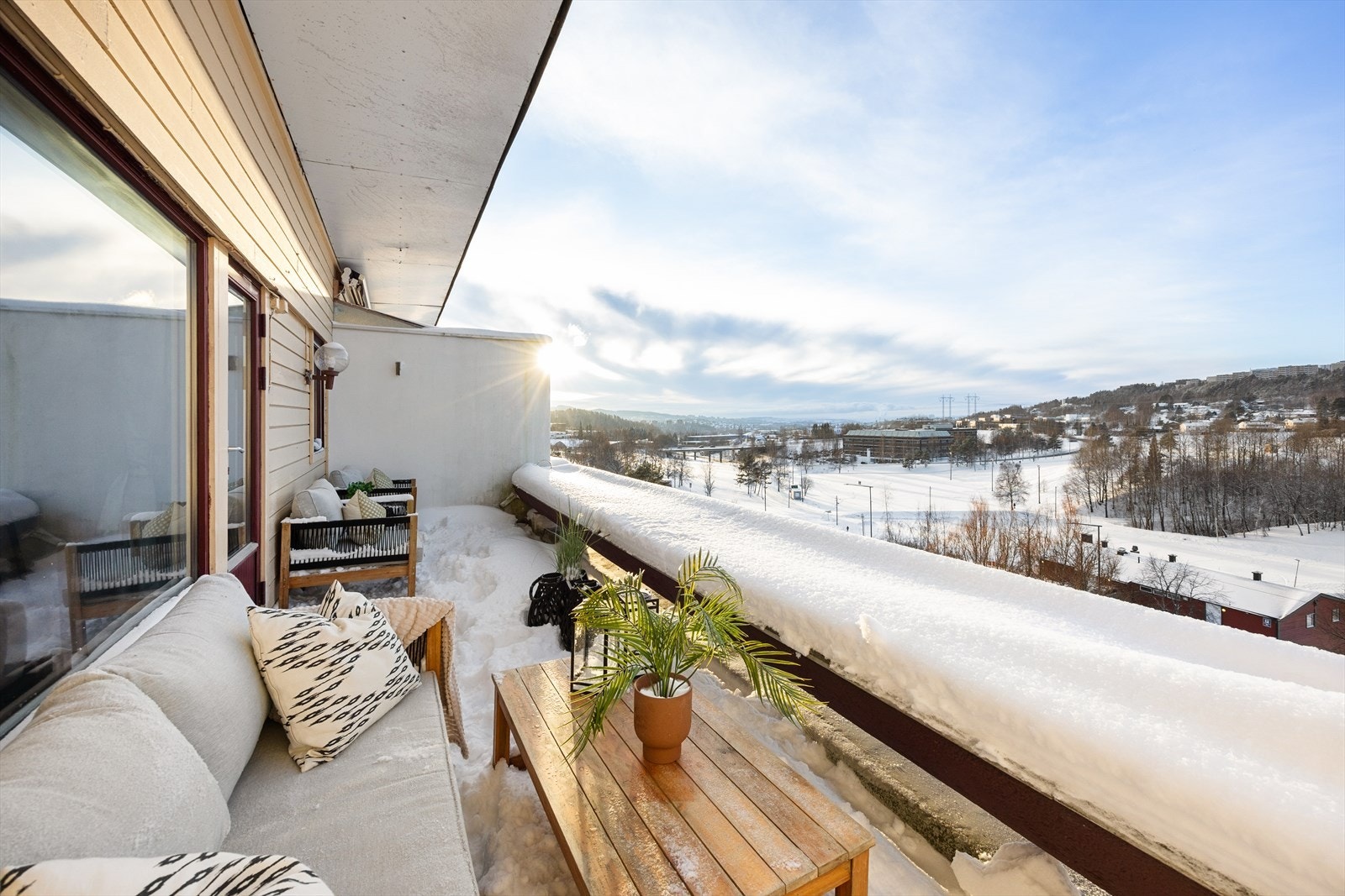 Her er det god plass til en komfortabel sittegruppe for å nyte utelivet. Galleribilde