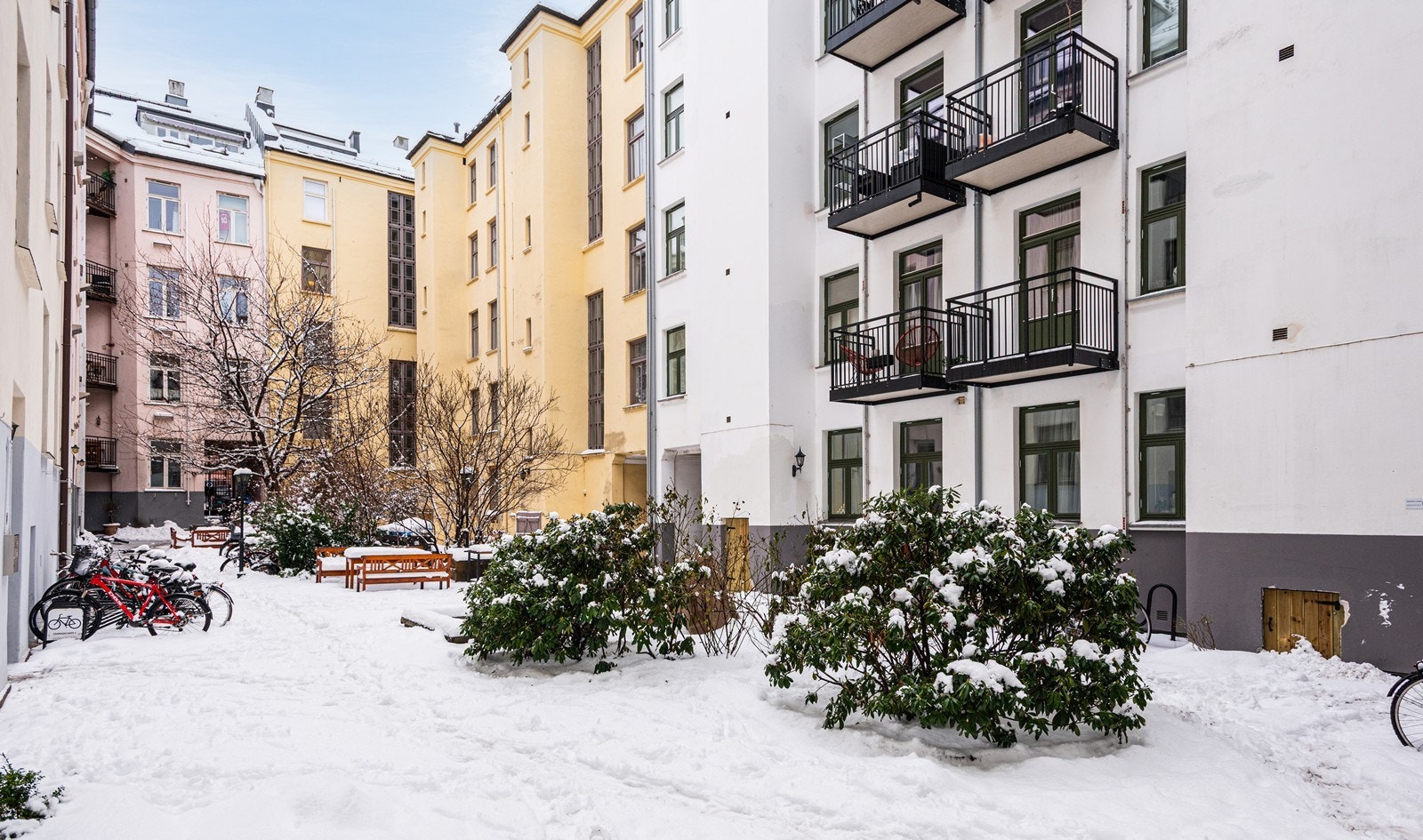 Bygget er fra 1900 og sameiet består av 28 boligseksjoner Galleribilde