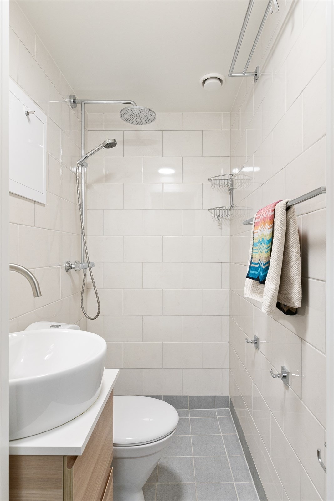 Flislagt baderom fra 2014. Det er varmekabler i gulvet. Galleribilde