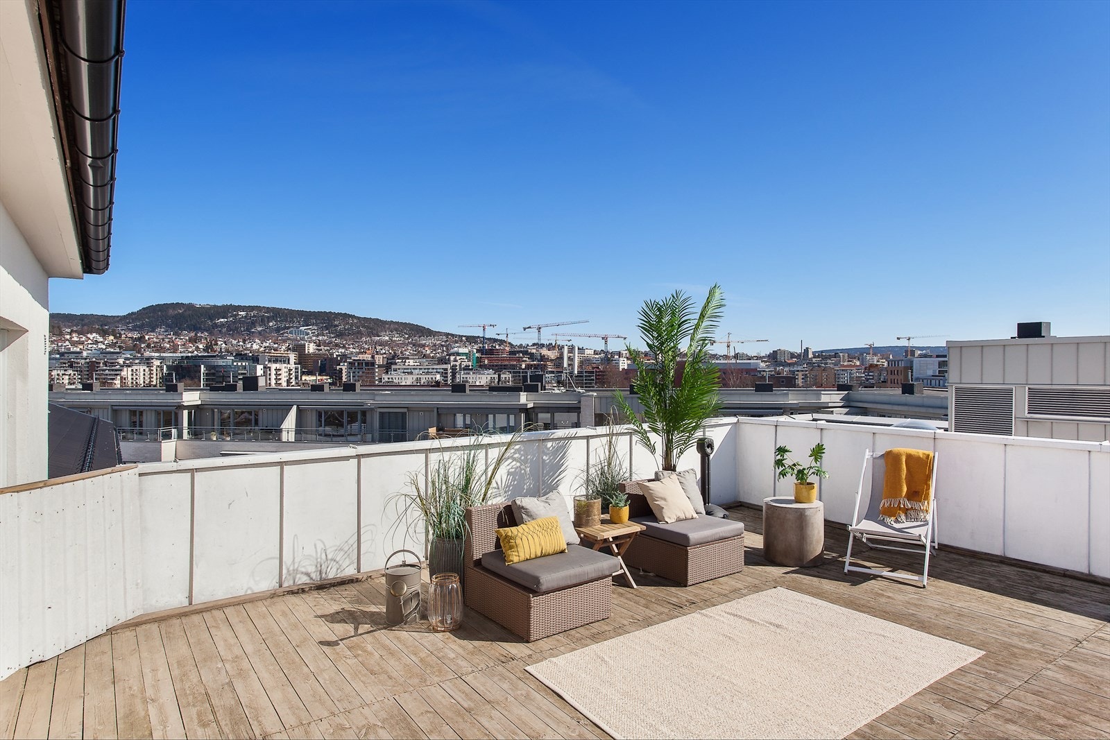 Takterrassen byr på flotte solforhold og panoramautsikt. Her kan du nyte solrike dager! Galleribilde