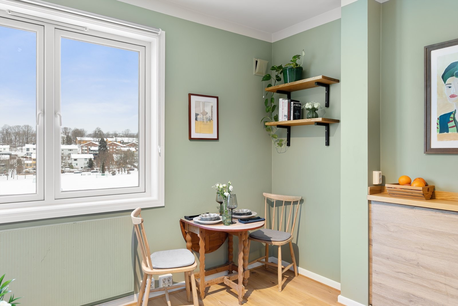 Leiligheten er malt i moderne og tidsriktige farger. Galleribilde