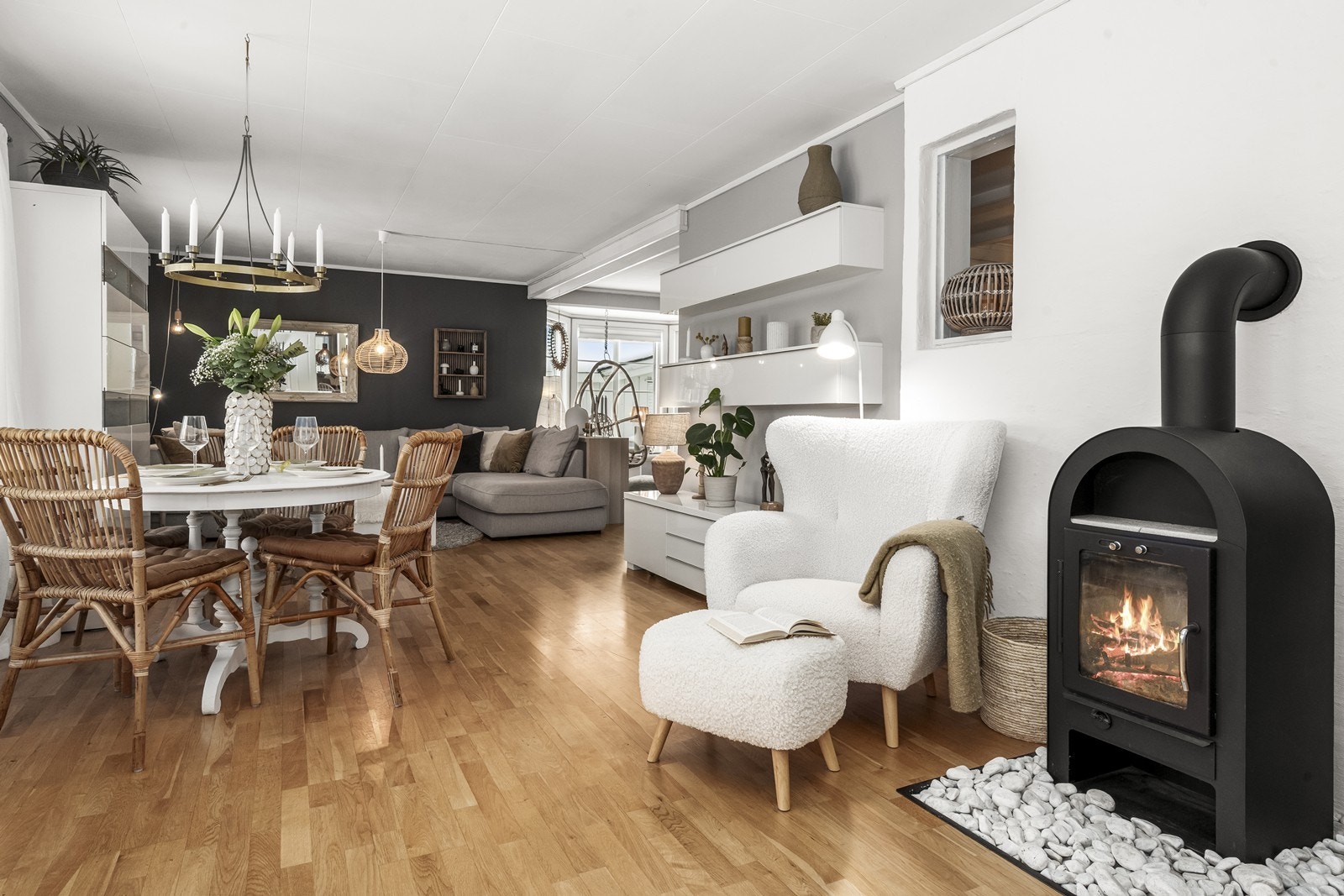 For optimal komfort er det installert gulvvarme i hovedstuen. Galleribilde