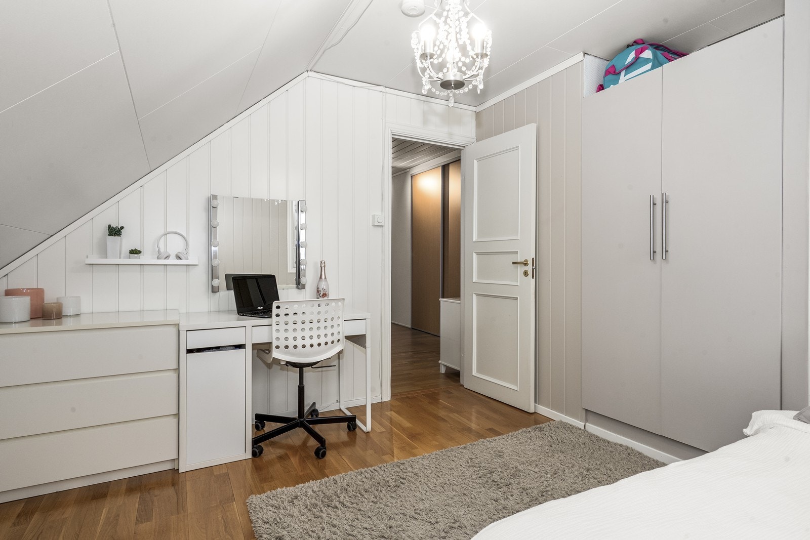 Rommet kan også innredes med en egen arbeidsplass. Galleribilde