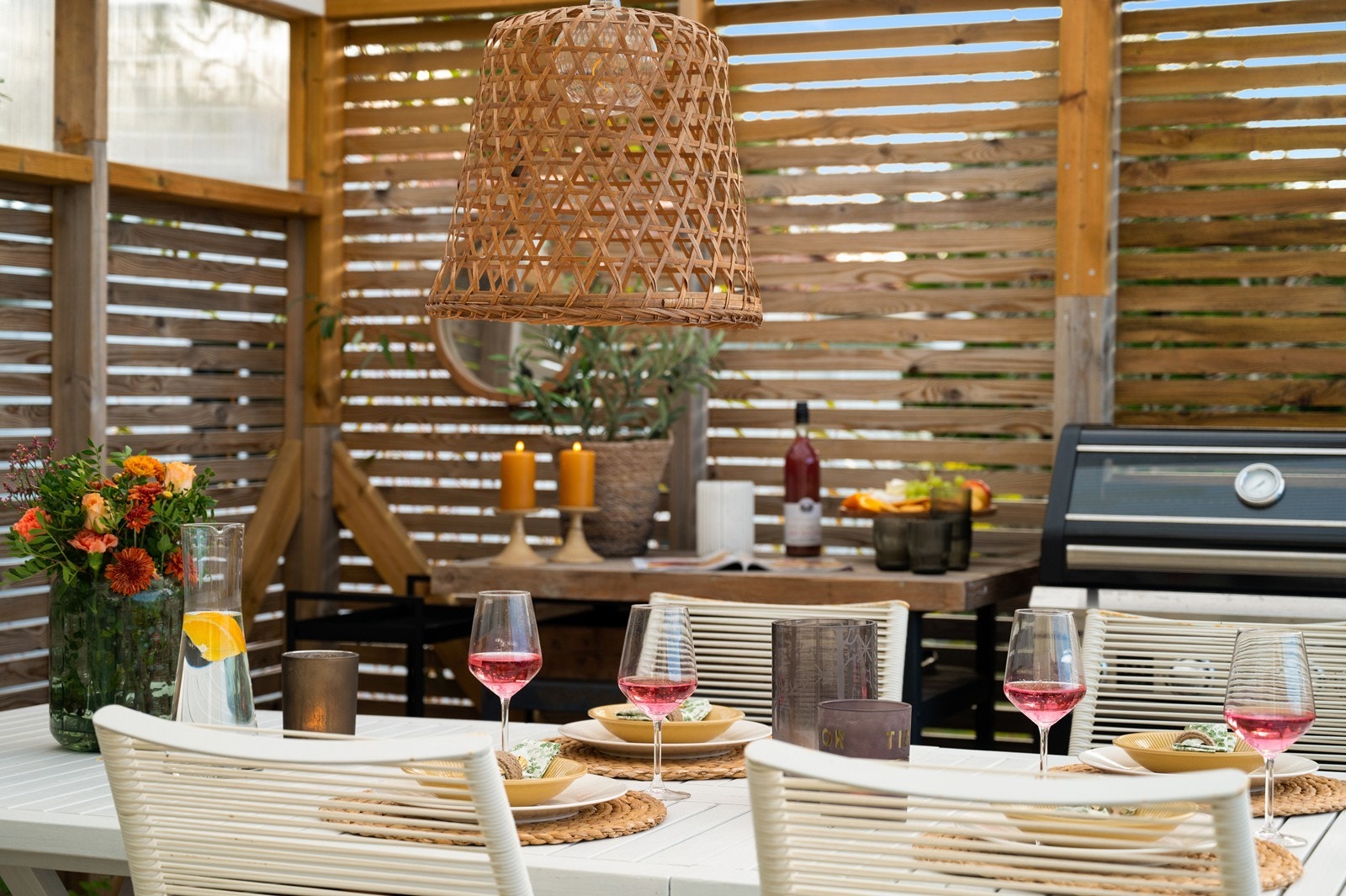 Her kan du dekke på til hyggelige lag i private omgivelser. Galleribilde