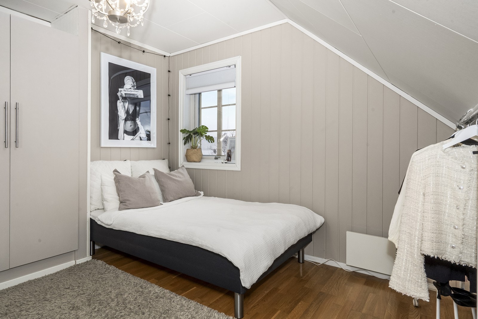 Dette soverommet har god plass til seng og garderobeløsning. Galleribilde