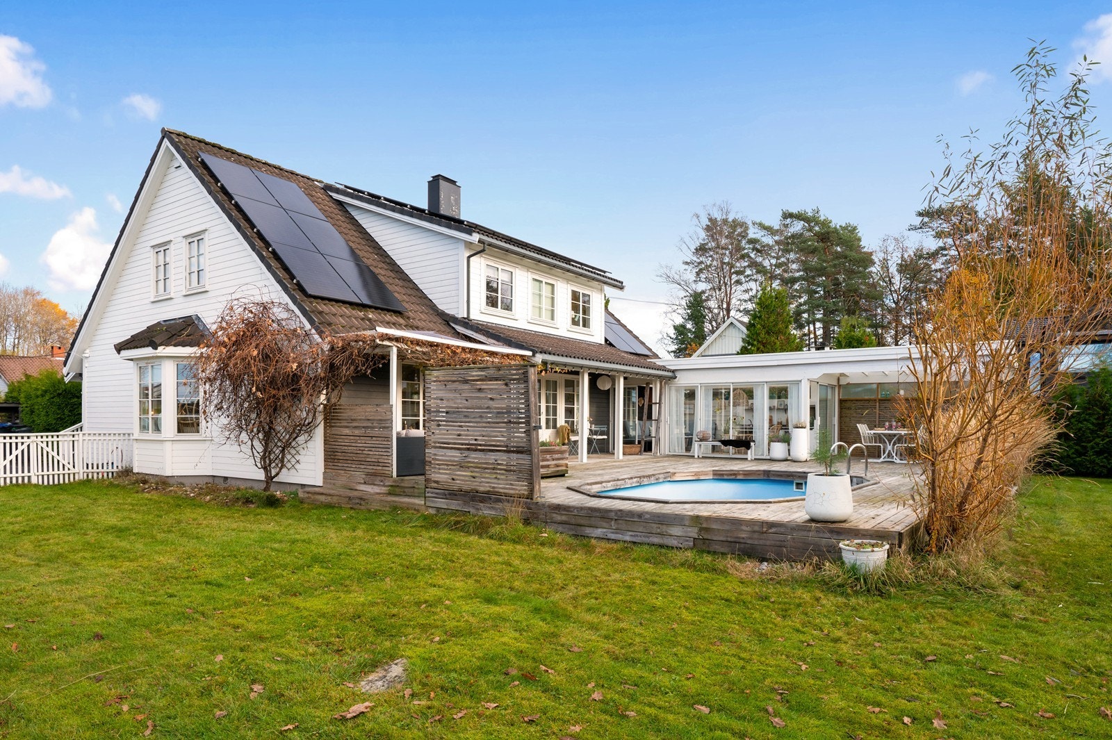 Velkommen til Gubbeskogveien 41 - en innbydende og innholdsrik enebolig over tre plan på attraktive Ekholt. Galleribilde