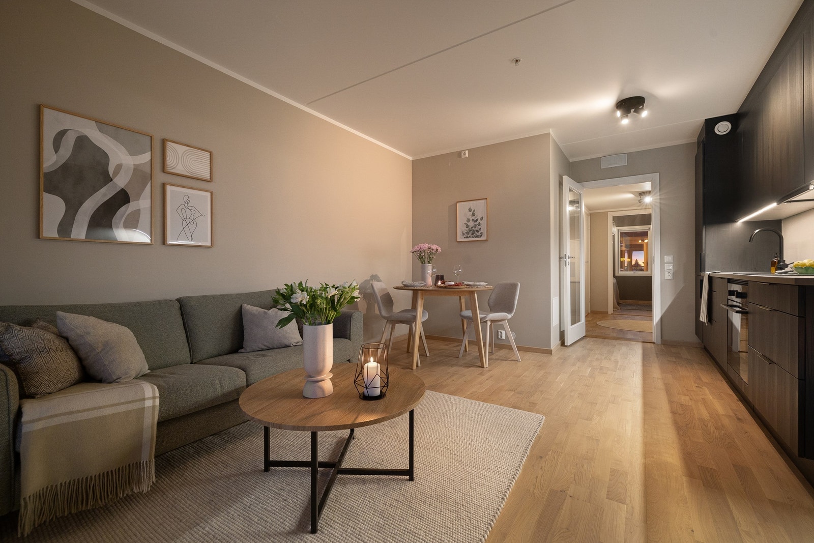 Det er benyttet gode materialvalg gjennom hele boligen. Galleribilde