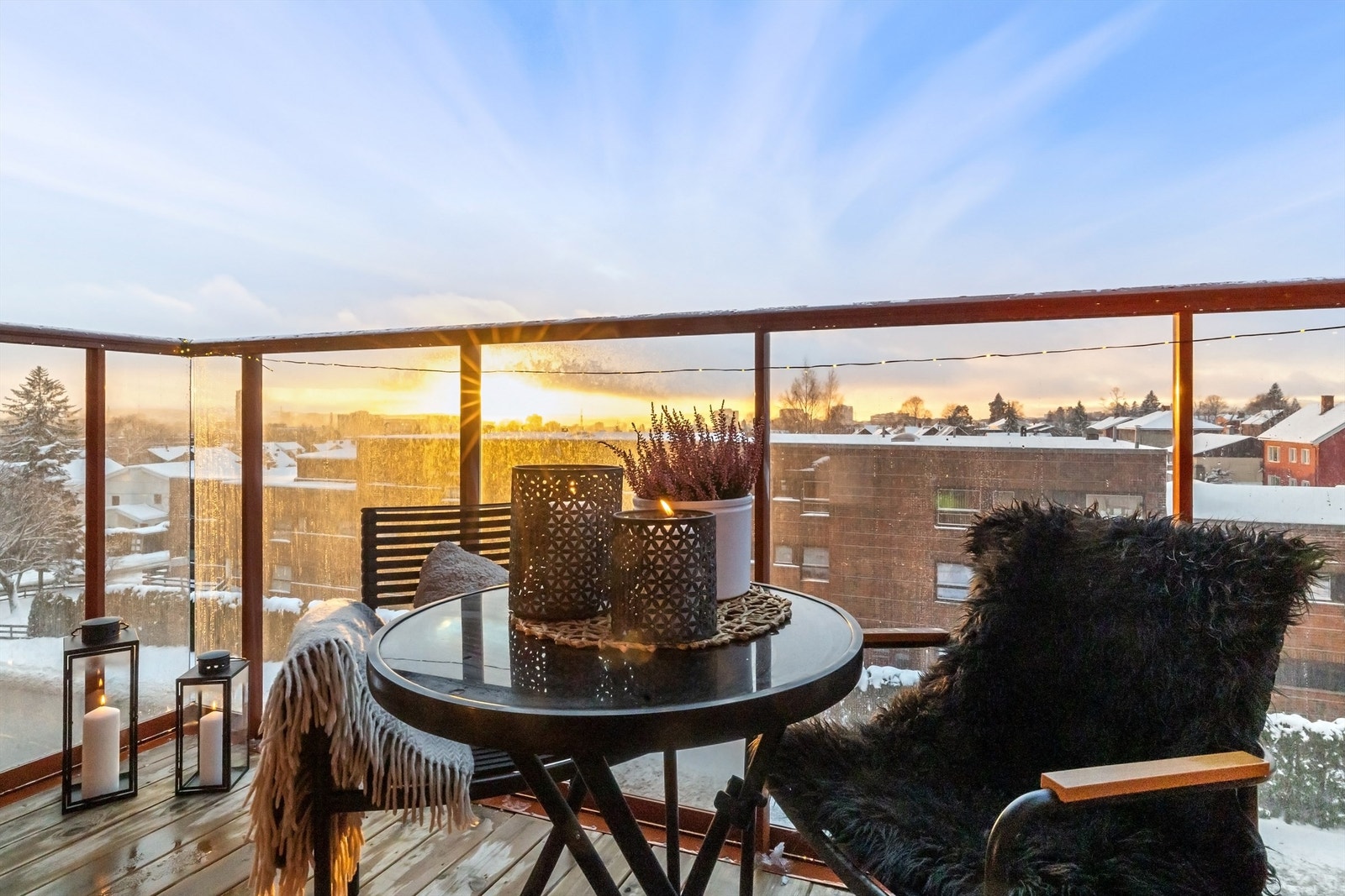 Fra stuen går det dør ut til en herlig, vestvendt balkong på 7 kvm. Galleribilde