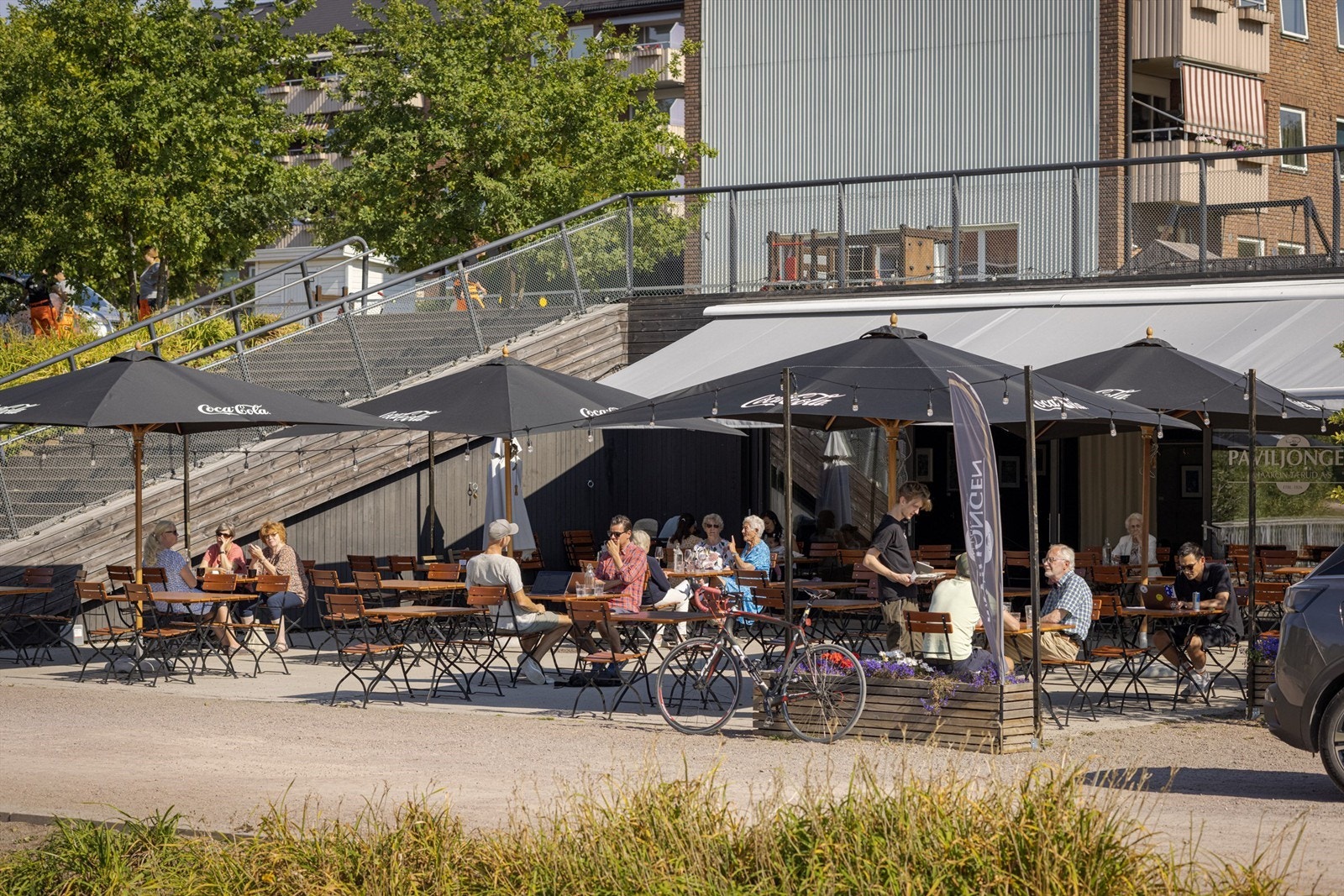 Like ved ligger også Paviljongen av Haakon Tærud AS kan i dag pryde med bla. tittelen som finalist i Aftenpostens kåring av Oslos beste nabolagsrestaurant! Galleribilde