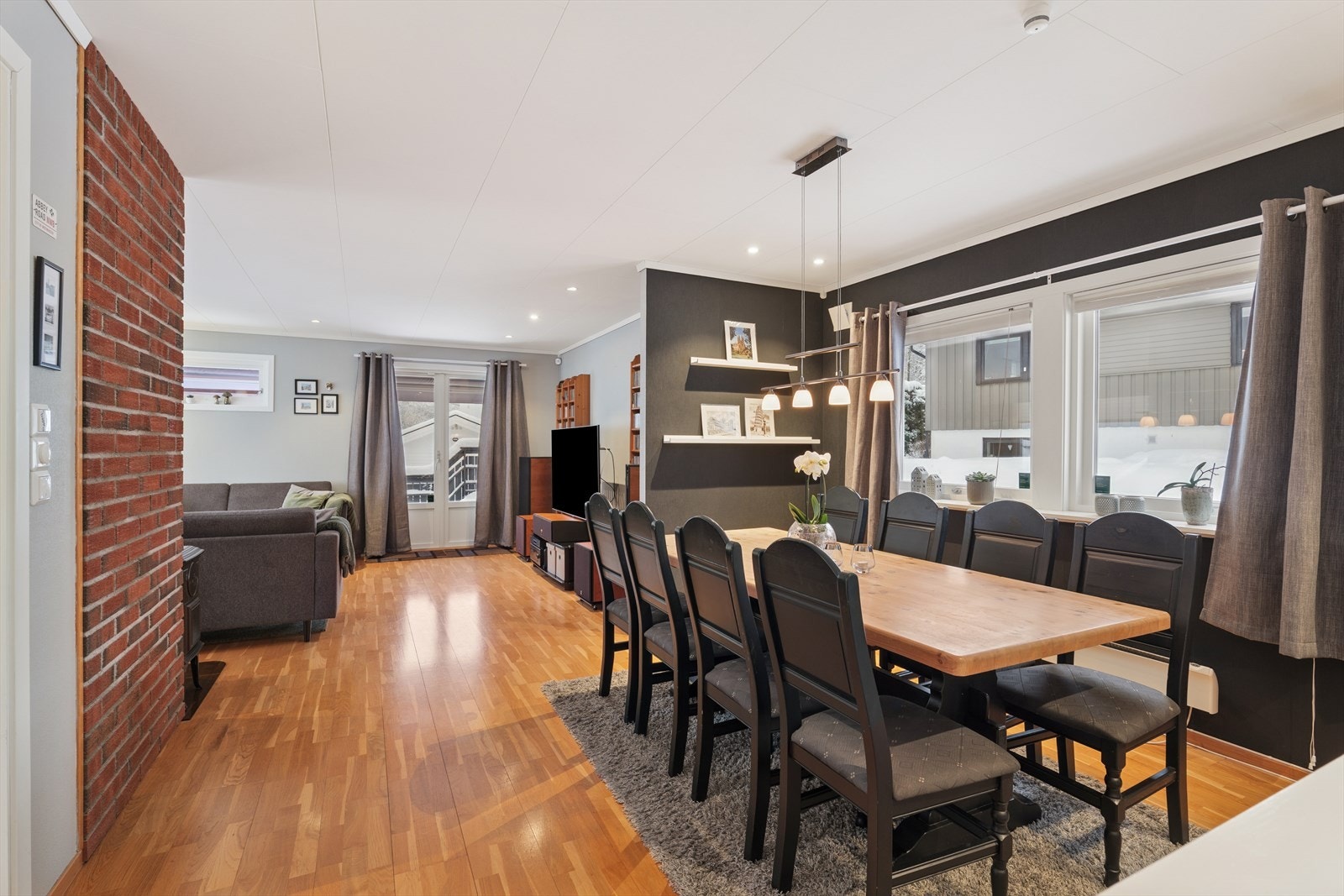 Her er det god plass til stort spisebord. Galleribilde