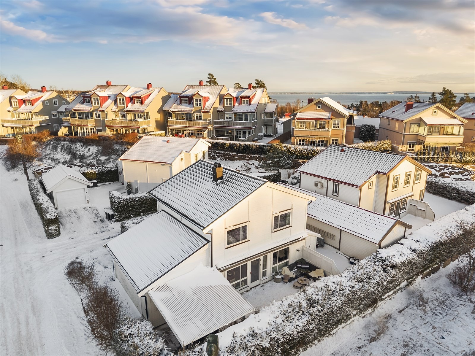 Eiendommen ligger i et attraktivt og familievennlig område med nærhet til alt man trenger i hverdagen. Galleribilde