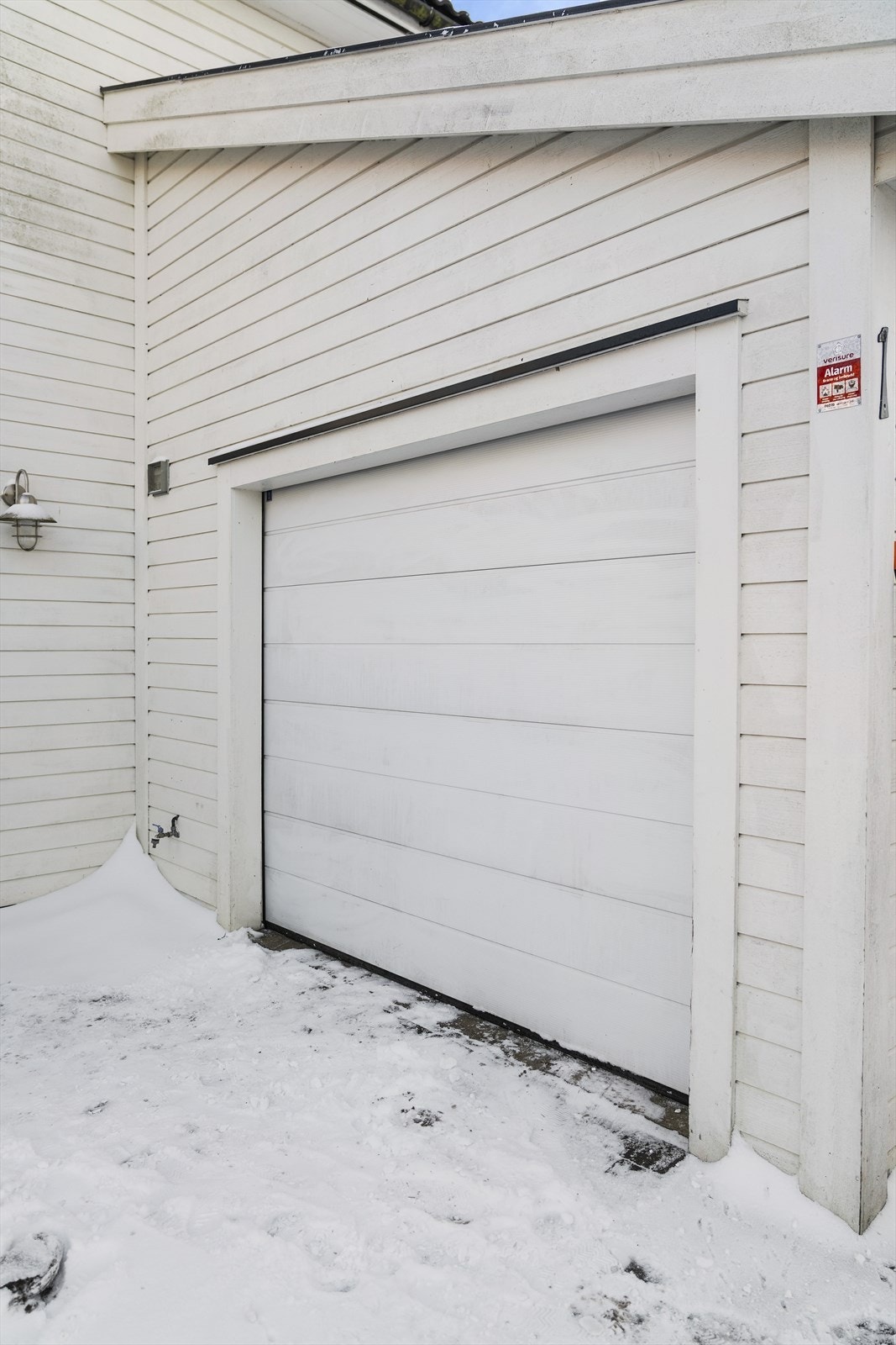 Garasje integrert i boligen. Galleribilde