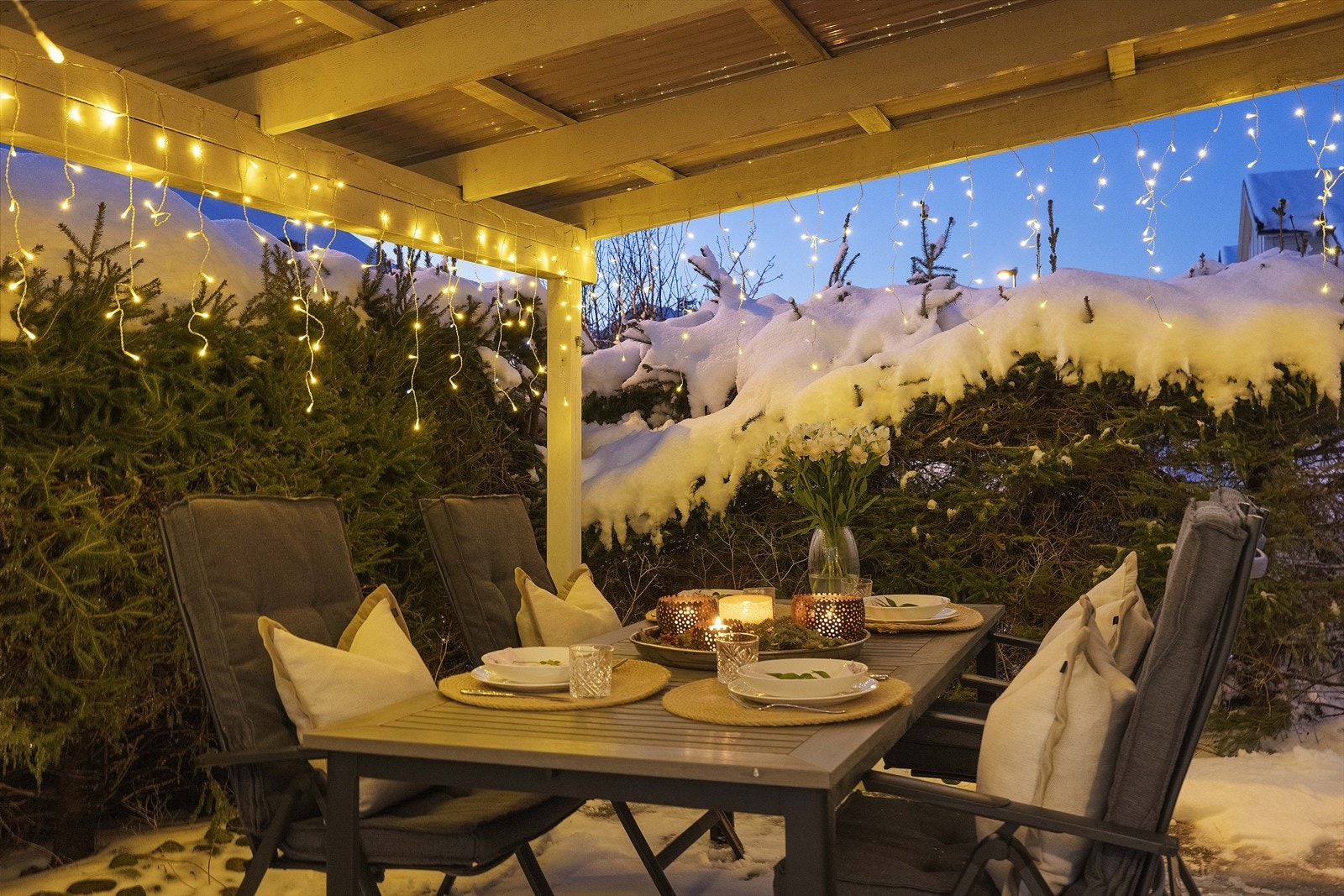 I tillegg har man en koselig pergola som er ideelt på de varmeste sommerdagene! Galleribilde