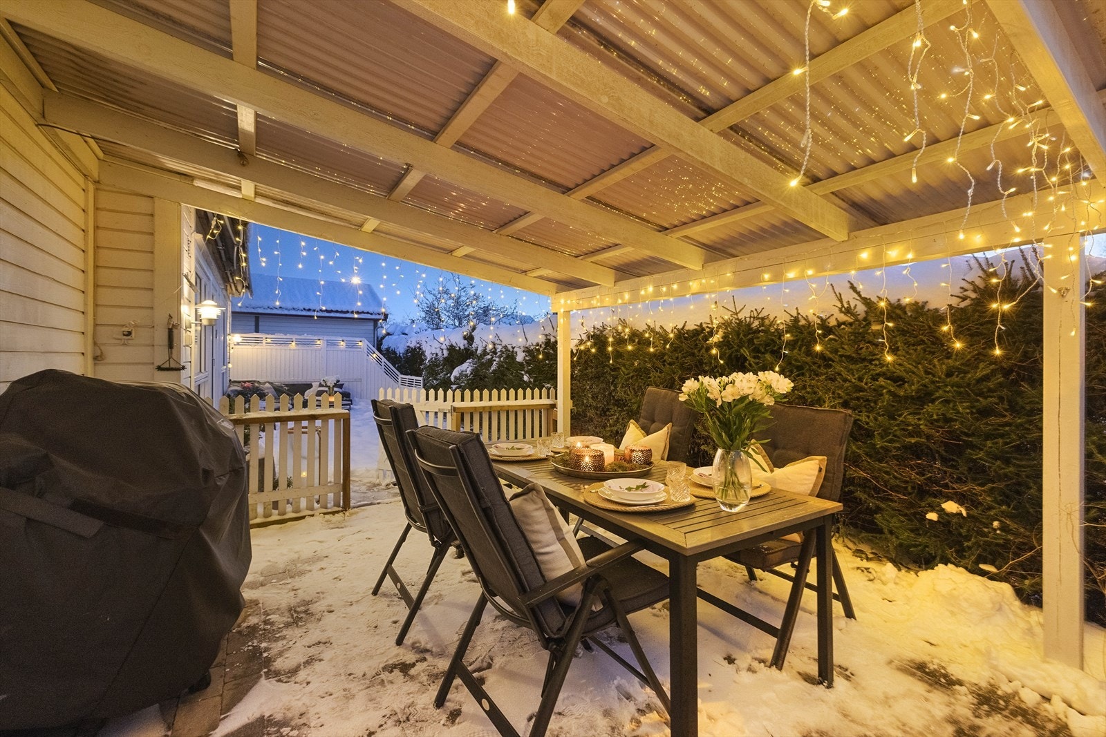 En lys, tiltalende og innholdsrik enebolig med en rolig og attraktiv beliggenhet i et populært boligområde på Brekke. Galleribilde