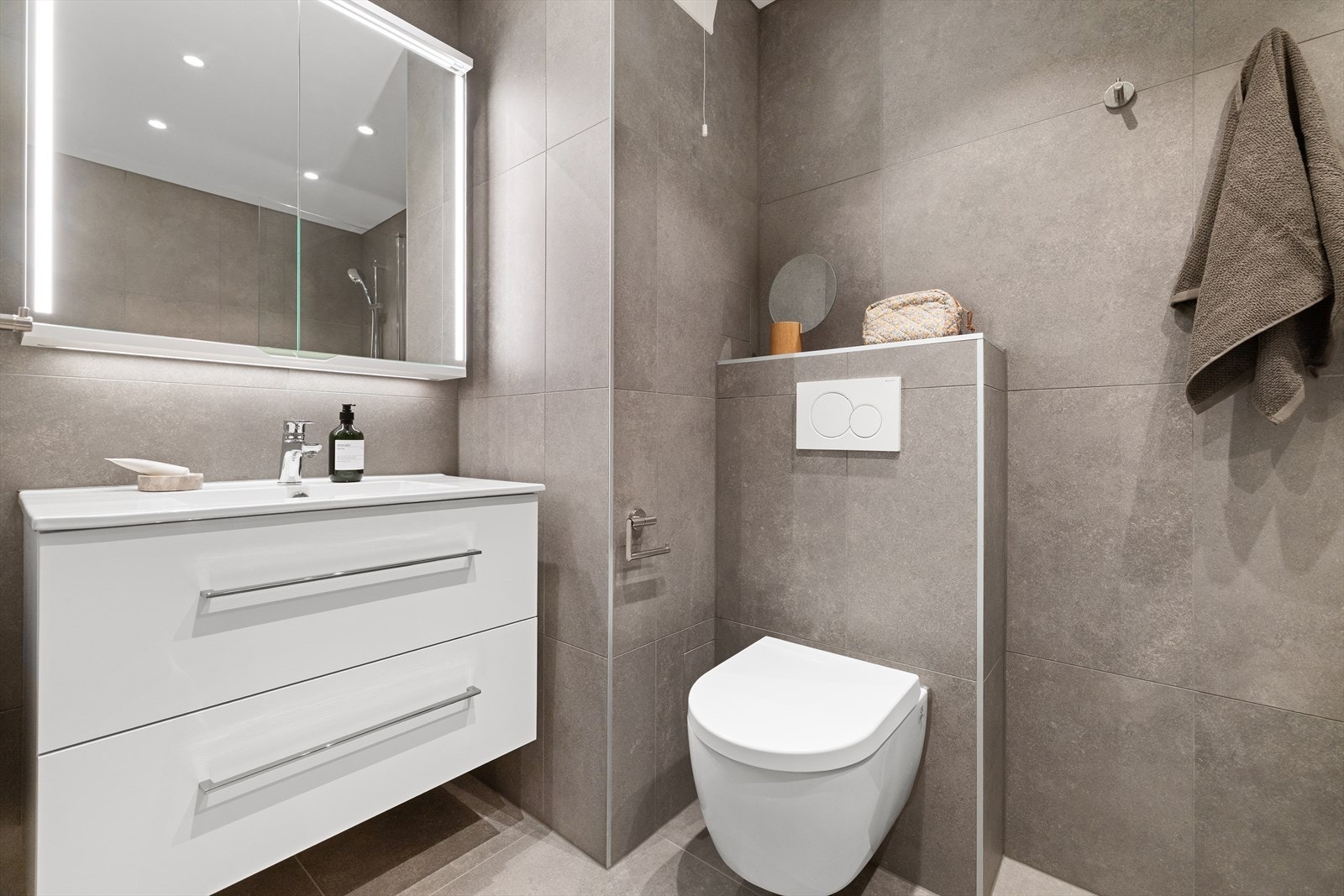 Dette rommet er også flislagt og har varmekabler i gulvet. Galleribilde